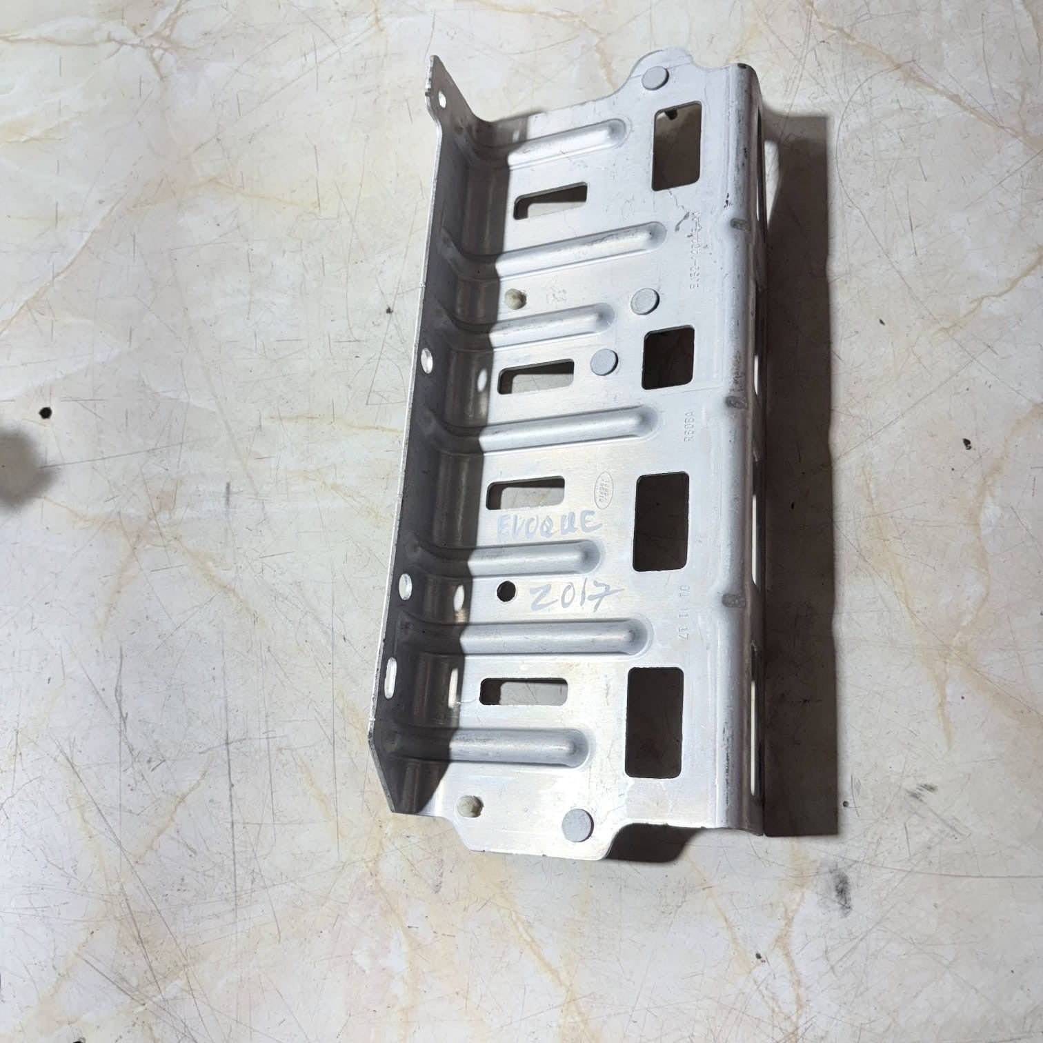 Range Rover Evoque L538 Fuse/Relay Box Mount Bracket EJ32-14C445-AA 2012-2018