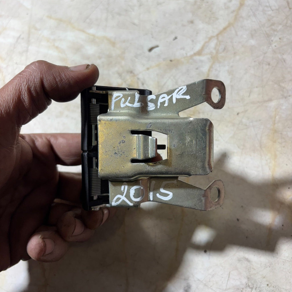 NISSAN PULSAR MK3 BONNET RELEASE FUEL FLAP DOOR CONTROL SWITCH 2015