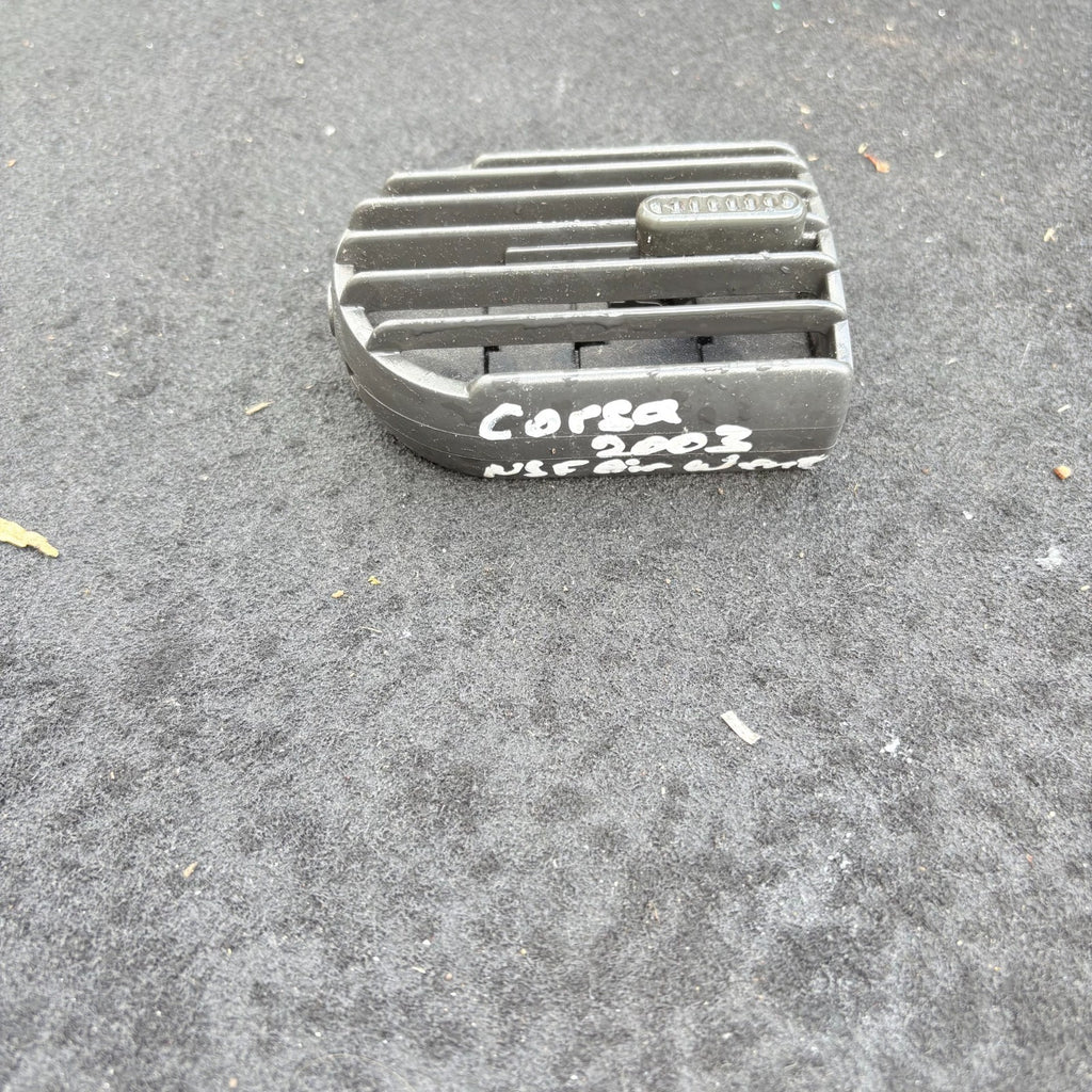 Center-Left Dashboard Air Vent Opel Corsa C 2003