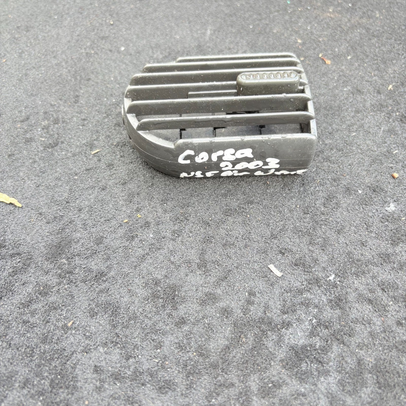 Center-Left Dashboard Air Vent Opel Corsa C 2003