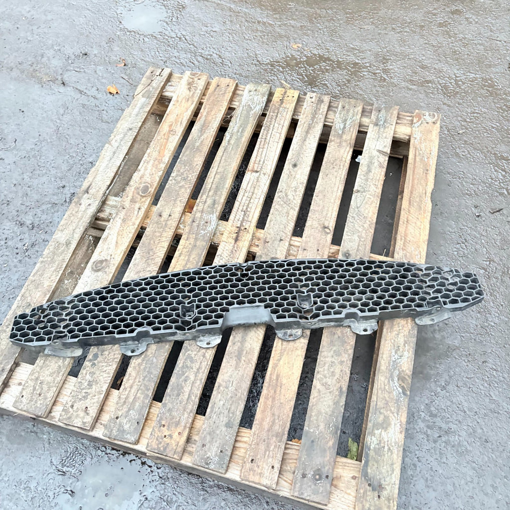 KIA Carens mk2 II 2008 Front bumper lower grill 865611D010