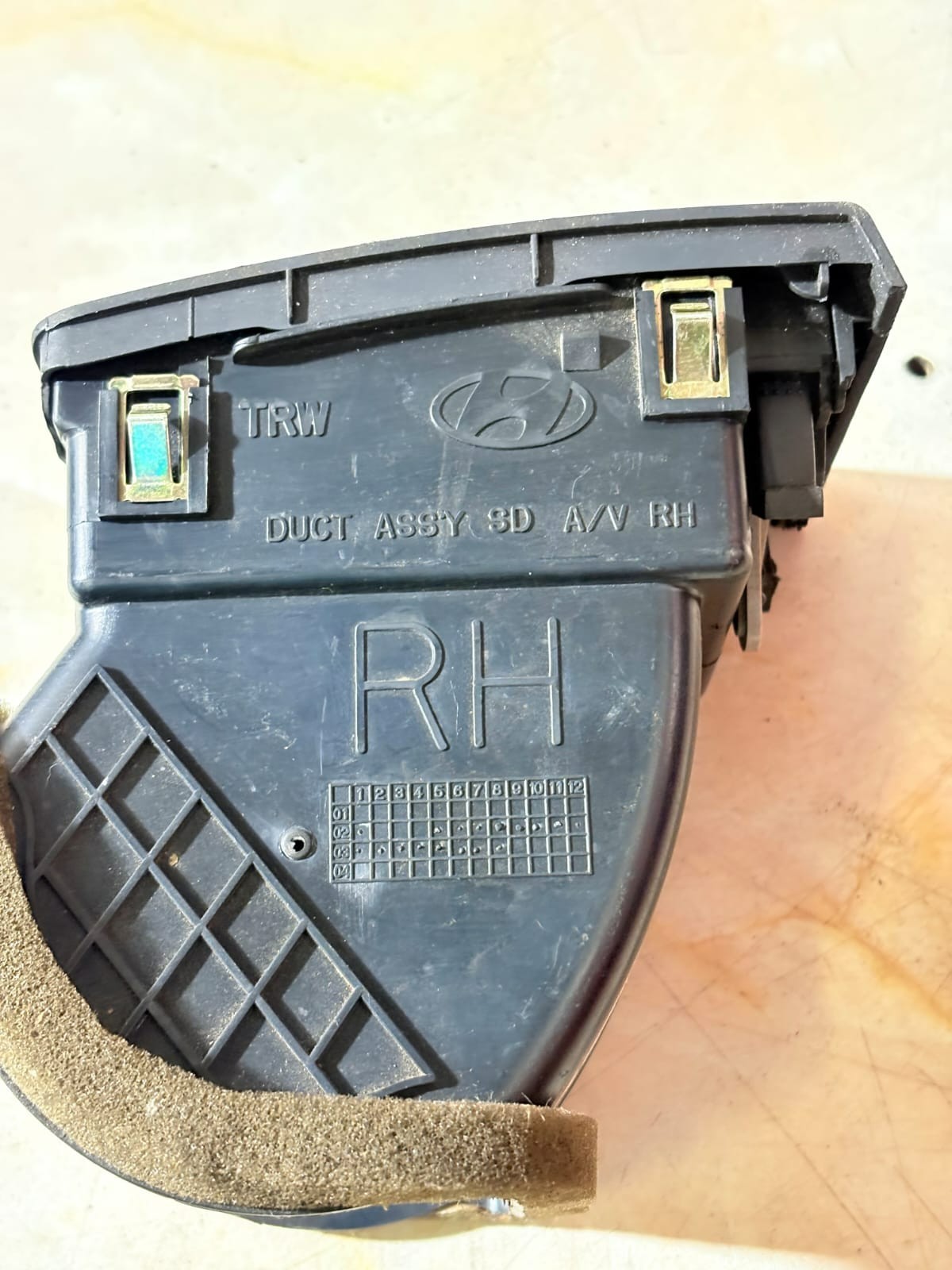TOYOTA AVALON PASSENGER RH DASH AIR VENT 2004 LT GRAY 55680-07010