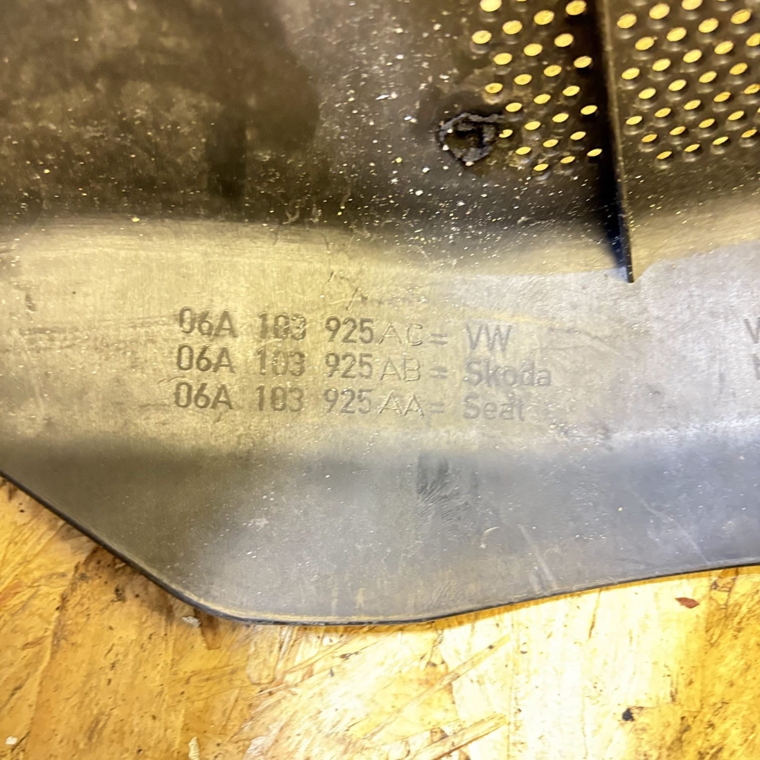VW GOLF ENGINE COVER 1600B 16V 06A103925AC