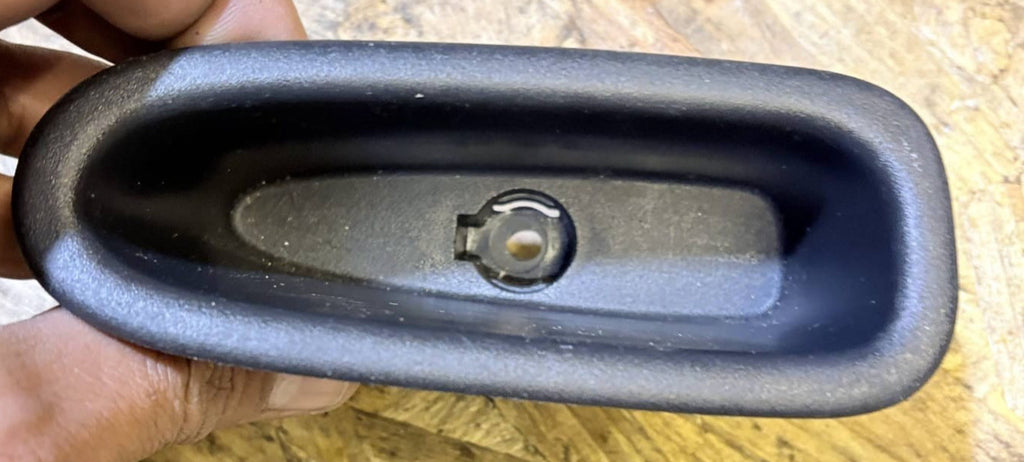 NISSAN NOTE E11 MK1 5DR DRIVER REAR GRAB HANDLE TRIM 809509U00B