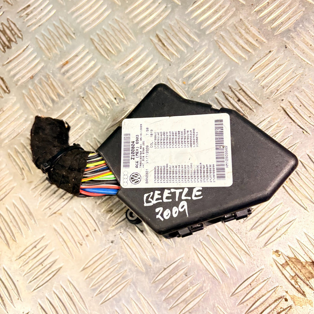 8D1941824 VW Beetle 1C 2006-2010 Engine Fuse Box