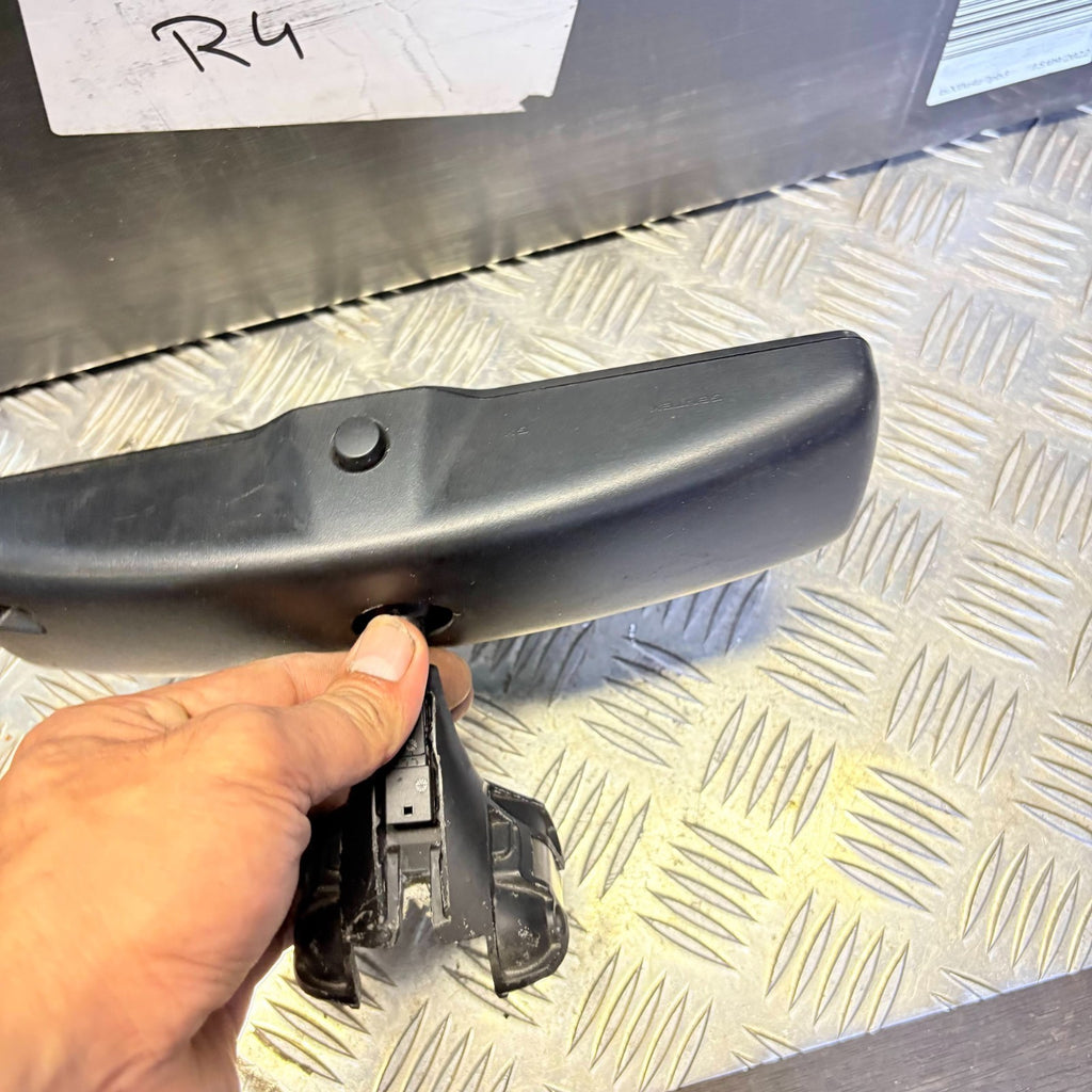 Volkswagen Golf GTi 2006 REAR VIEW MIRROR E11015625
