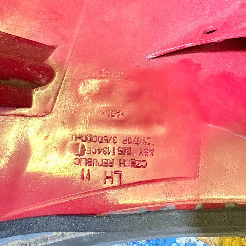 FORD FOCUS MK1 1998-2005 LEFT PASSENGER SIDE REAR TAIL LIGHTS 1M5113405