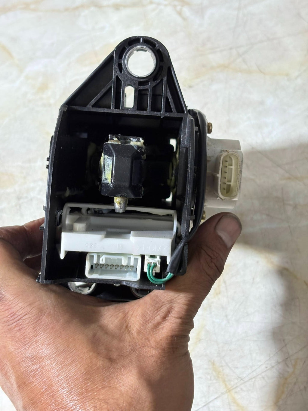 TOYOTA PRIUS 04-09 AUTO GEAR SHIFTER SELECTOR LEVER 89451-47030