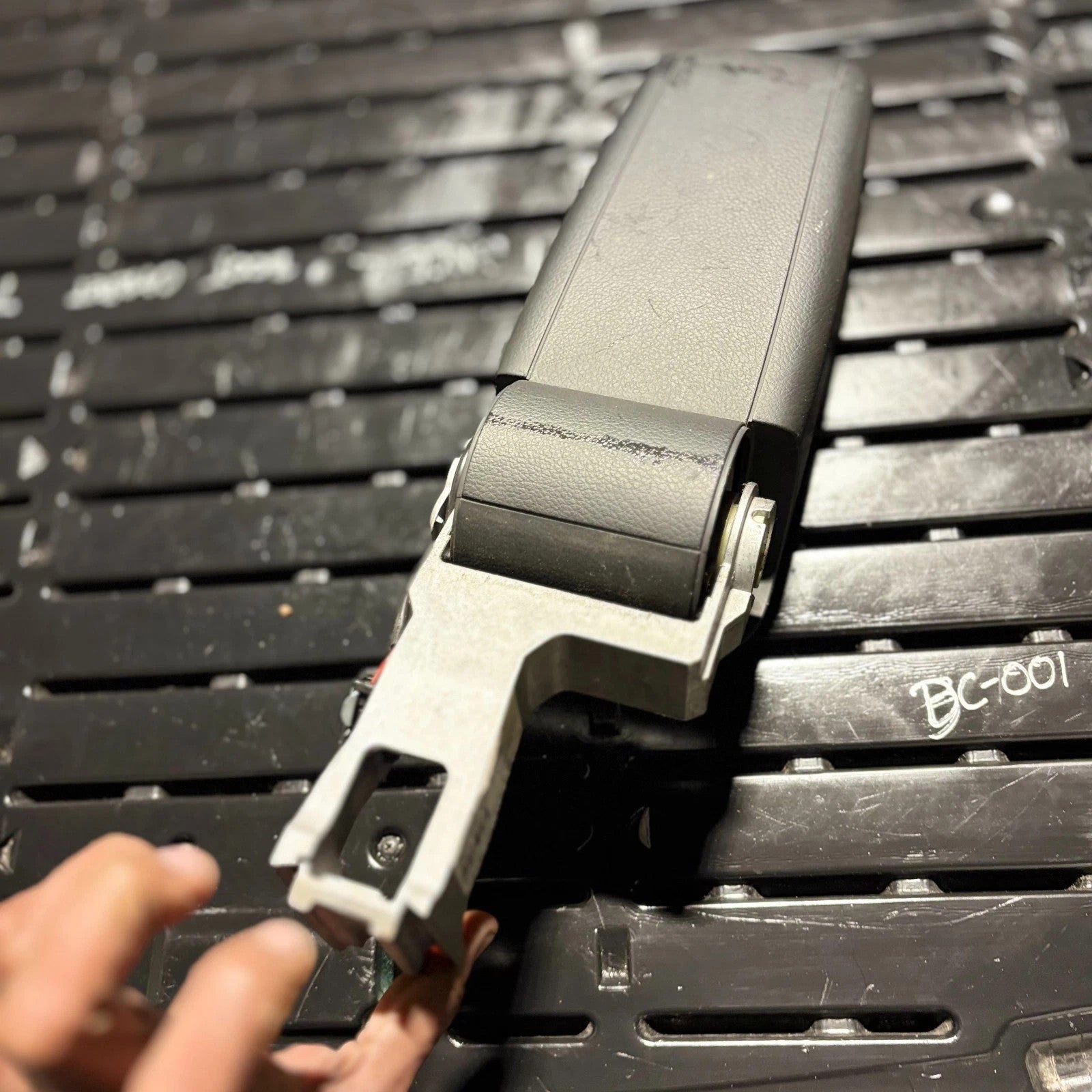 Audi A4 B7 8E Centre Armrest Leather Soul Black 8EO864207D