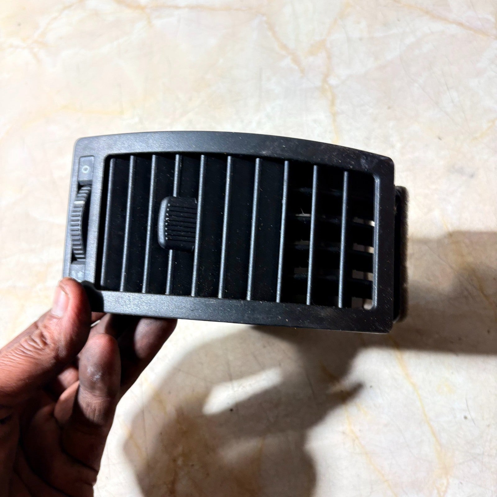 VW POLO MK4 2005-2009 FRONT LEFT PASSENGER SIDE DASHBOARD AIR VENT 6Q0819703