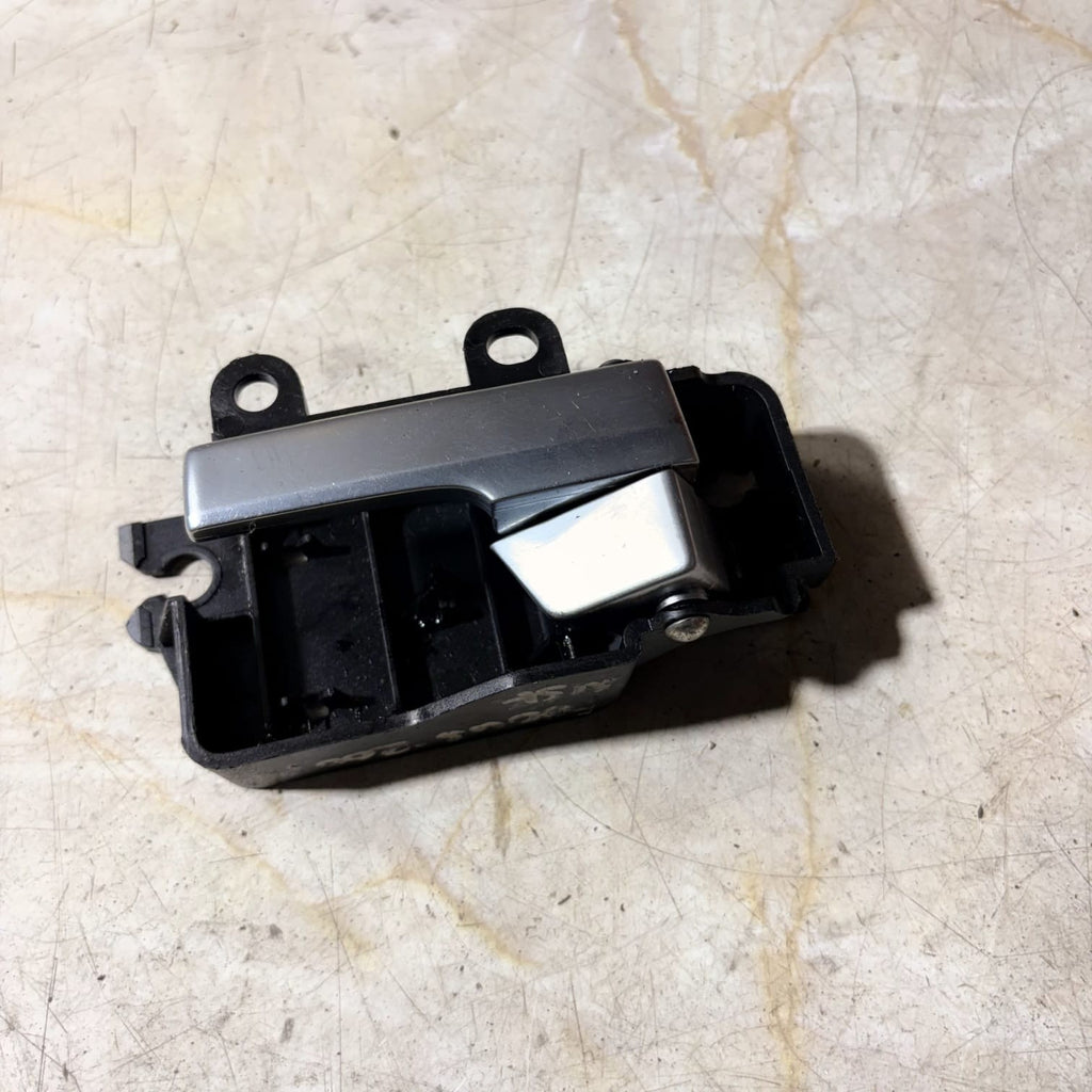 3M51R22601BD Passenger front door handle FORD FOCUS CABRIO(CA5)2.0 3129142 2007