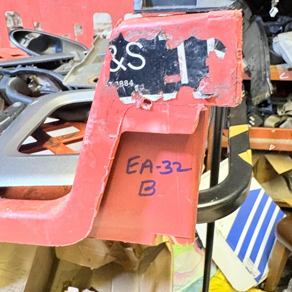 2013 Chevrolet Aveo Right Rear Top/Bottom Door Hinge