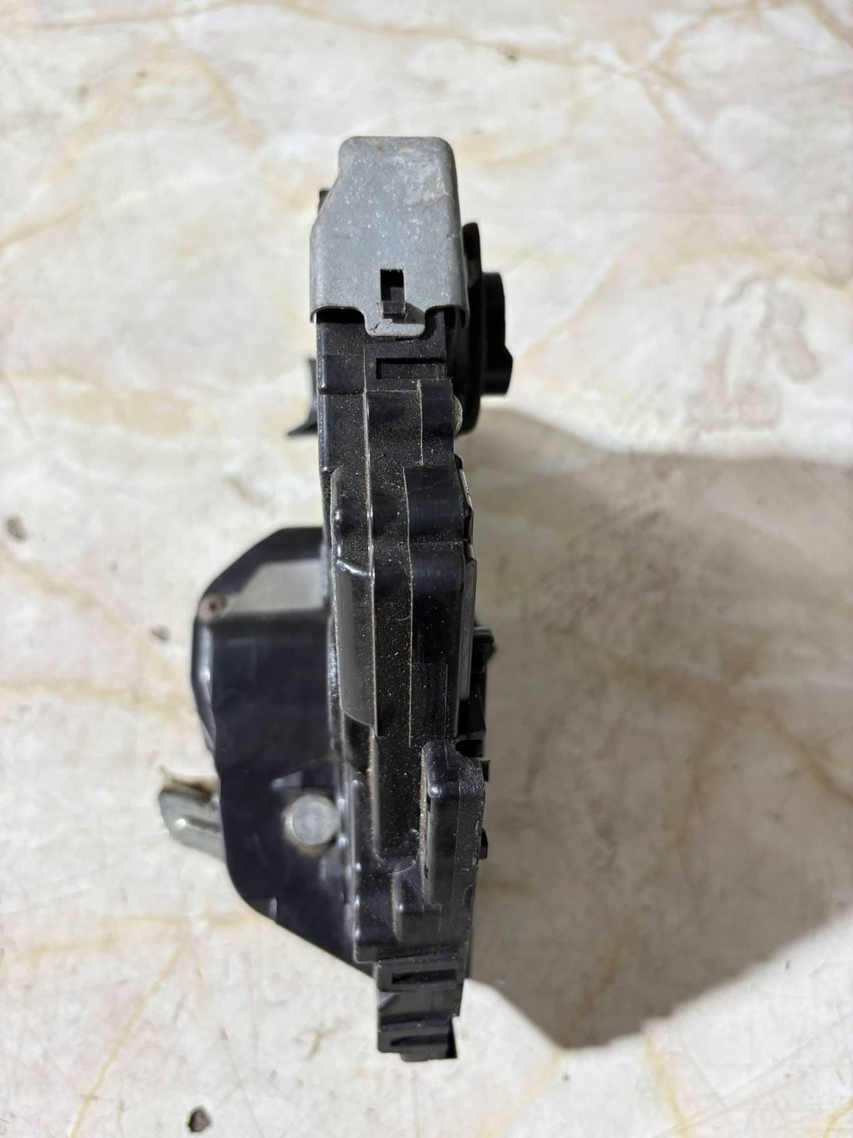 Toyota Prius 04-09 Mk2 O/S Drivers Front Door Lock Catch 6975047030 370133