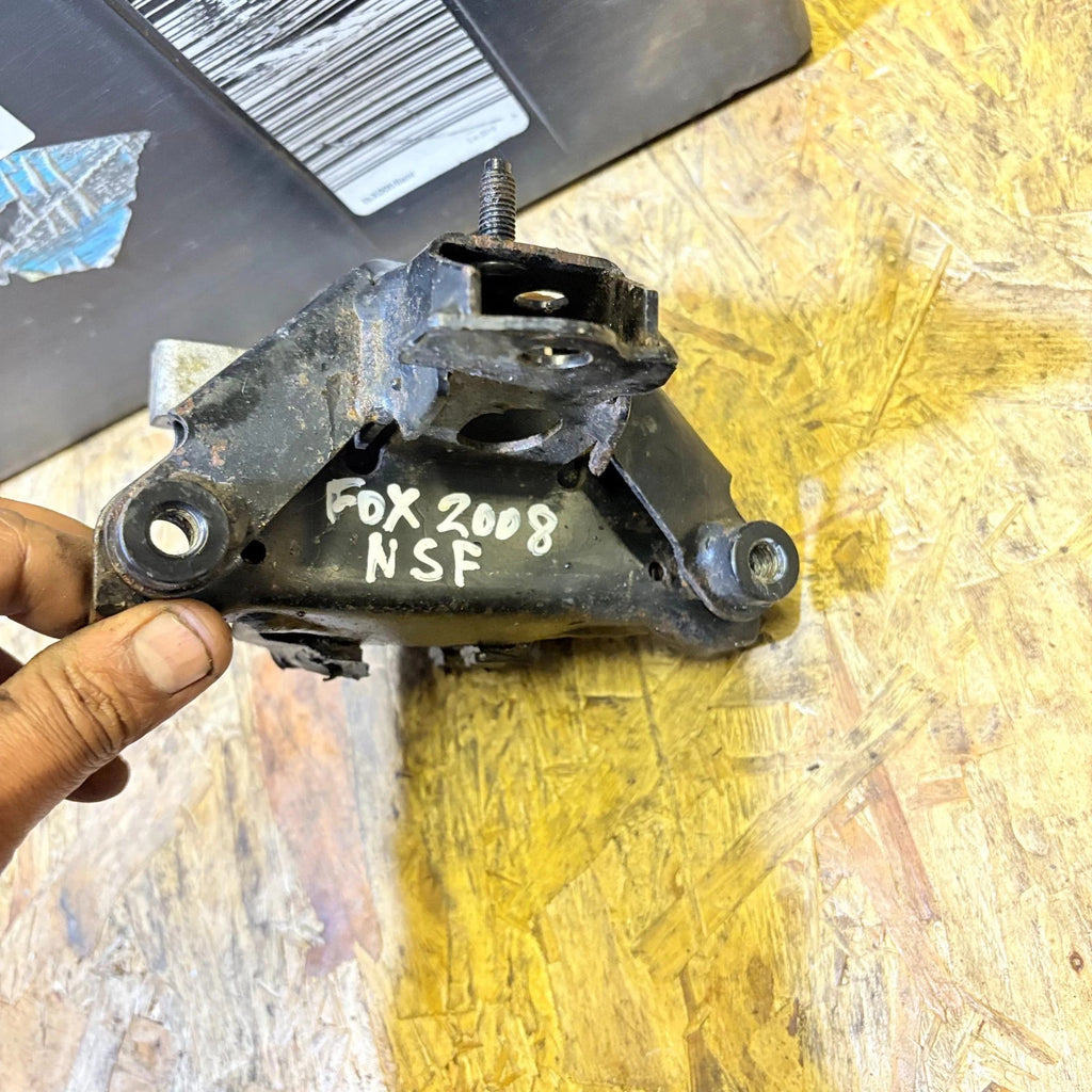 VOLKSWAGEN FOX 2008 PASSENGER LEFT FRONT ENGINE MOUNT