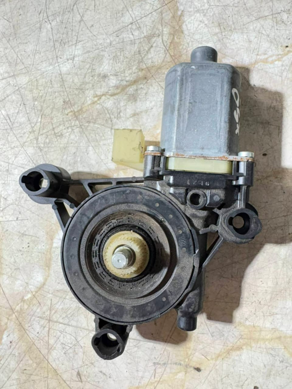 SKODA SUPERB MK3 B8 2020 WINDOW MOTOR FRONT LEFT PASSENGER SIDE 5Q0959801B