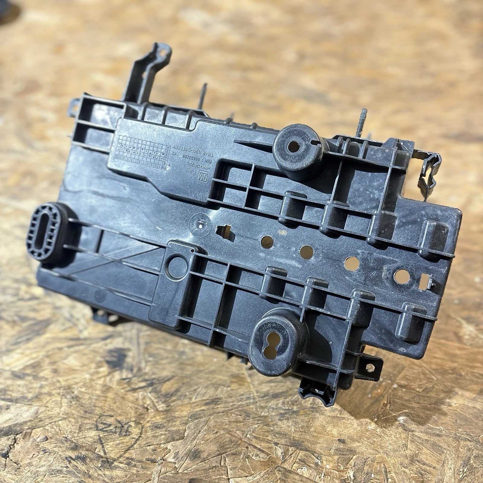 VAUXHALL OPEL Mokka 1.7 Mk1 DIESEL 2013 Battery Holder Tray 95933269