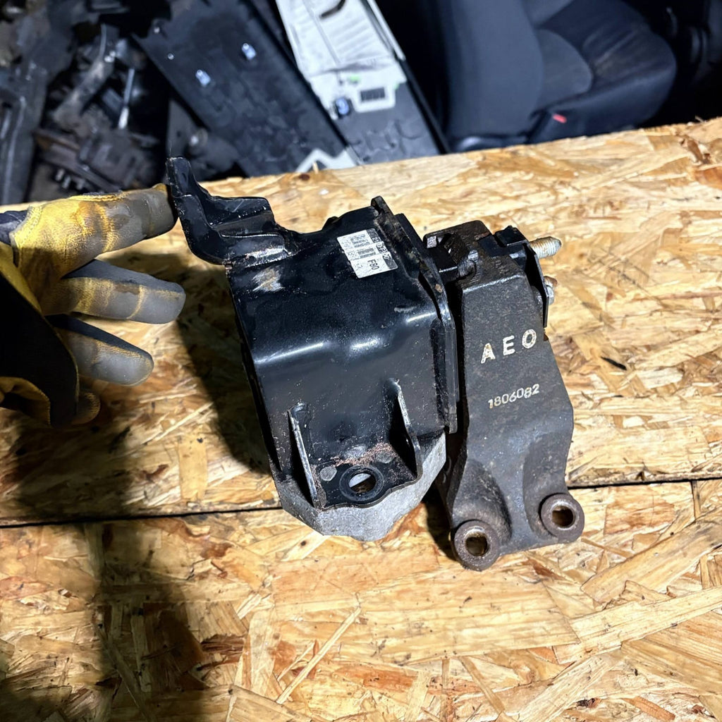 KIA SPORTAGE MK4 GEARBOX MOUNT BRACKET MANUAL RIGHT SIDE 21830-F1800