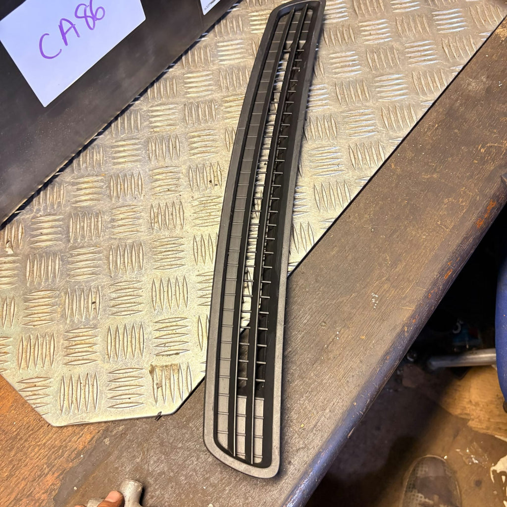 NISSAN QASHQAI J10 2007 FRONT DASHBOARD GRILL WINDSCREEN AIRVENT TRIM TOP UPPER