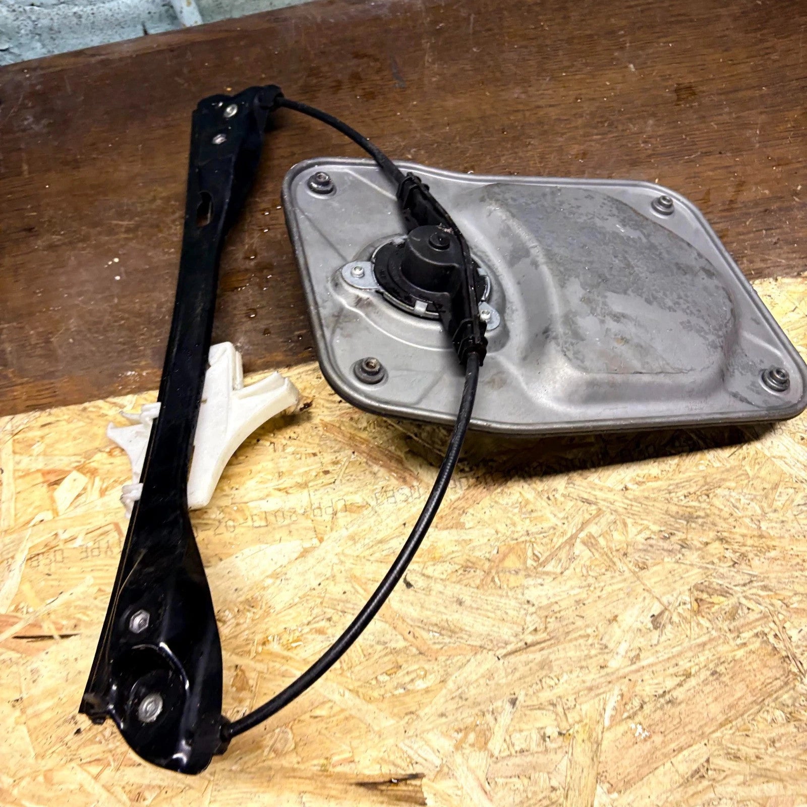 Skoda Fabia Mk2 5J 2007-2014 Rear Left Manual Window Regulator 5J4839401B