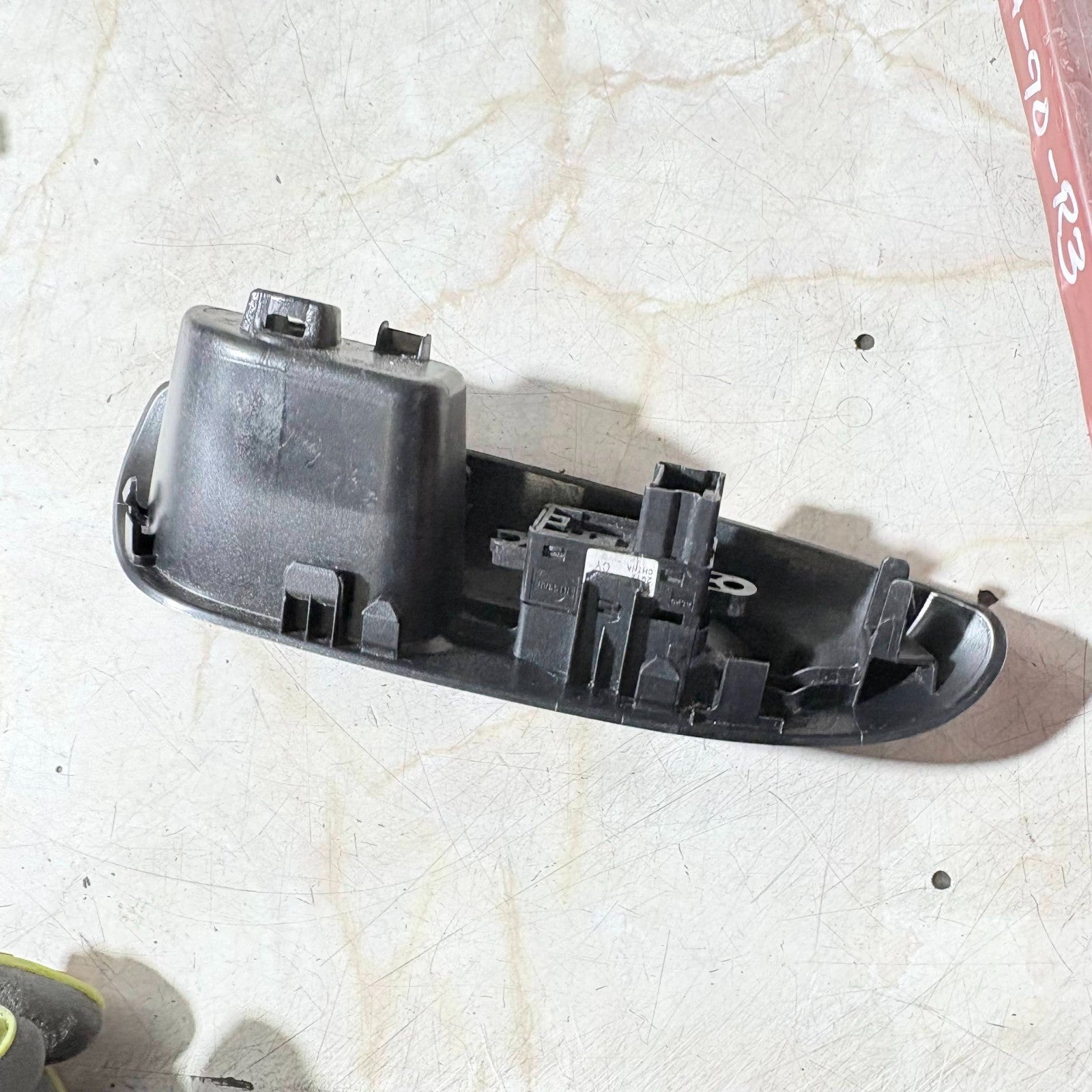 Nissan Juke F15 2010–2014 Front Right Driver Side Window Switch 82961-1KA2A