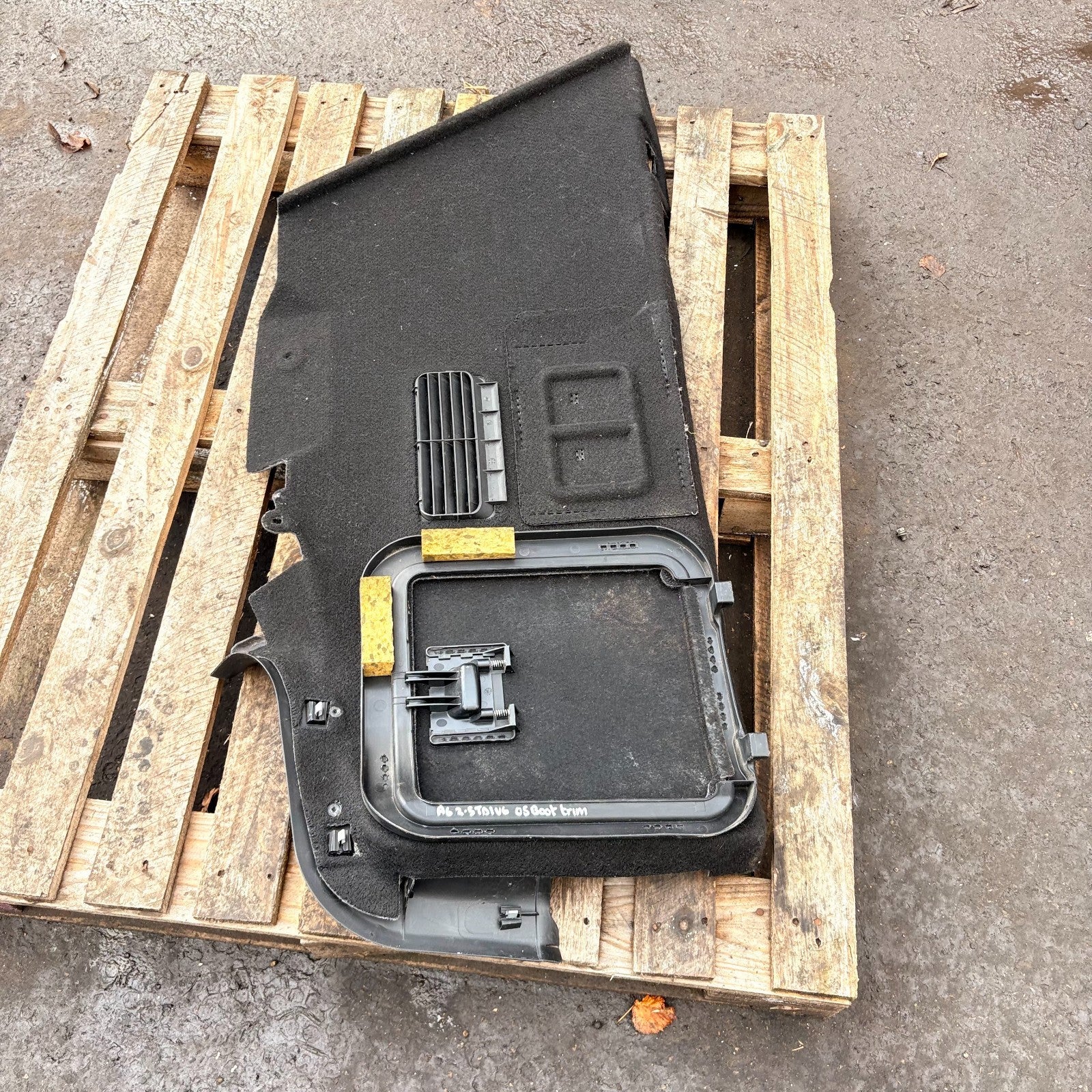 Audi A6 C6 4F 2005-2011 Rear Boot Side Trim Panel Access Hatch Vent