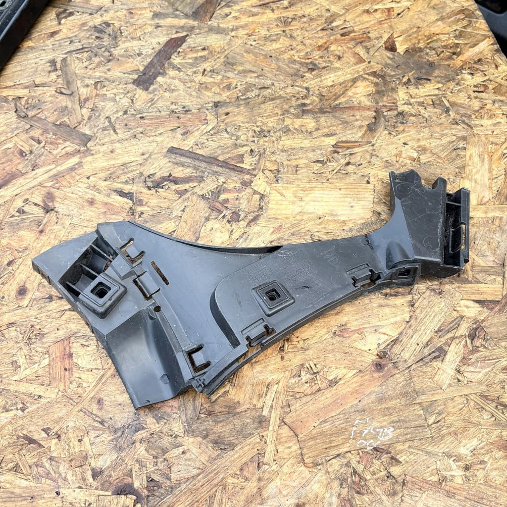 Volvo C30 Hand Passenger Rear Bumper Bracket 31265836 2008