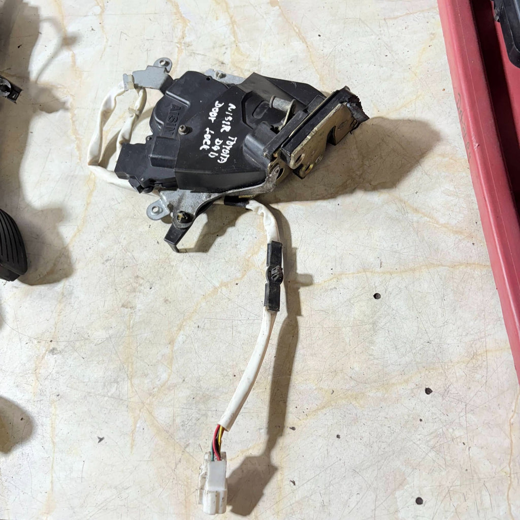 TOYOTA D-4D REAR LEFT PASSENGER N/S/R DOOR LOCK CATCH ACTUATOR MECHANISM