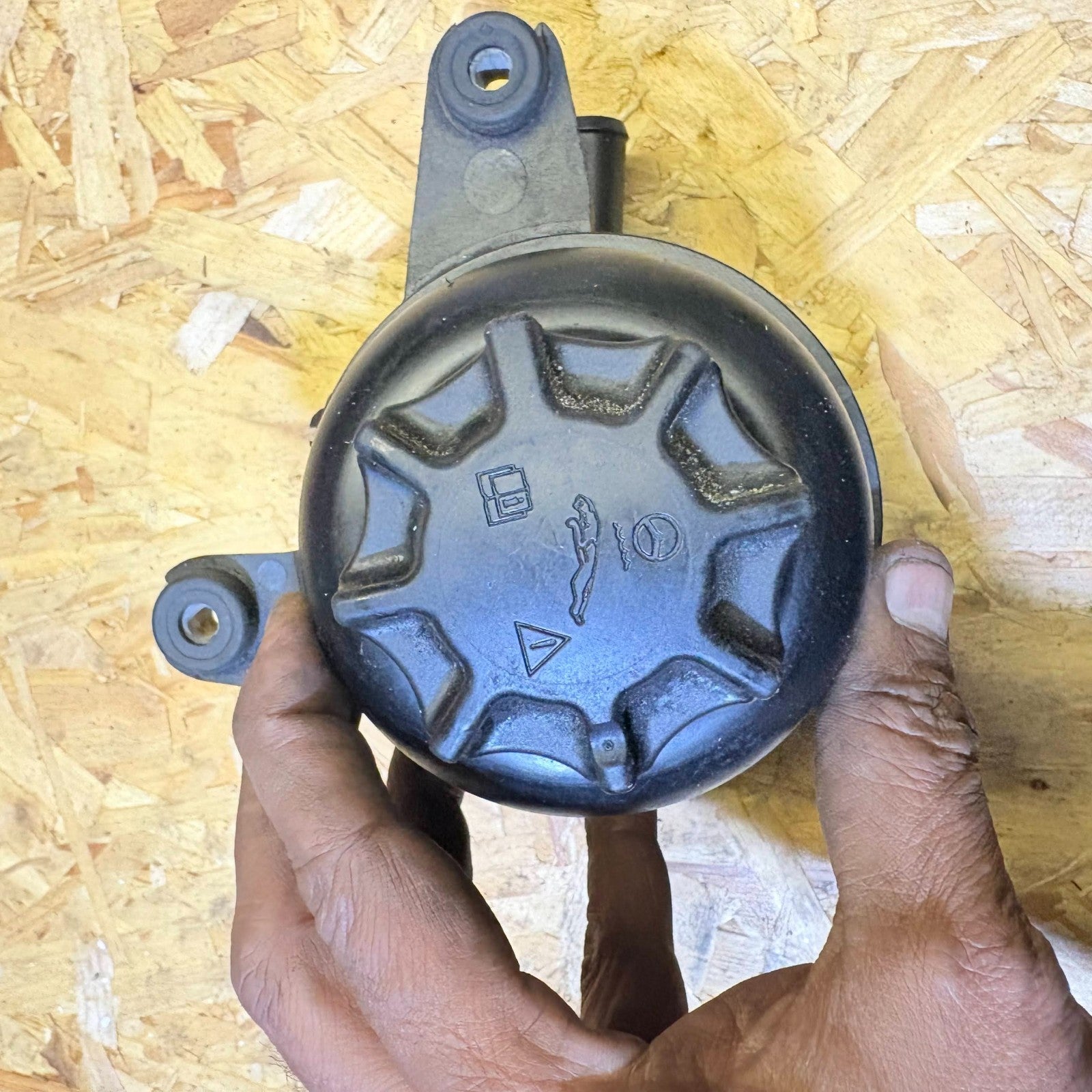2005-2007 JAGUAR X-TYPE POWER STEERING FLUID RESERVOIR