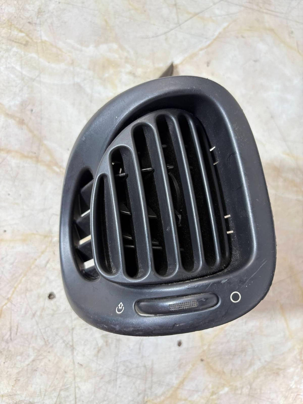 Citroen Xsara Picasso 2003 NSF PASSENGER FRONT LEFT AIR VENTS 9631280077