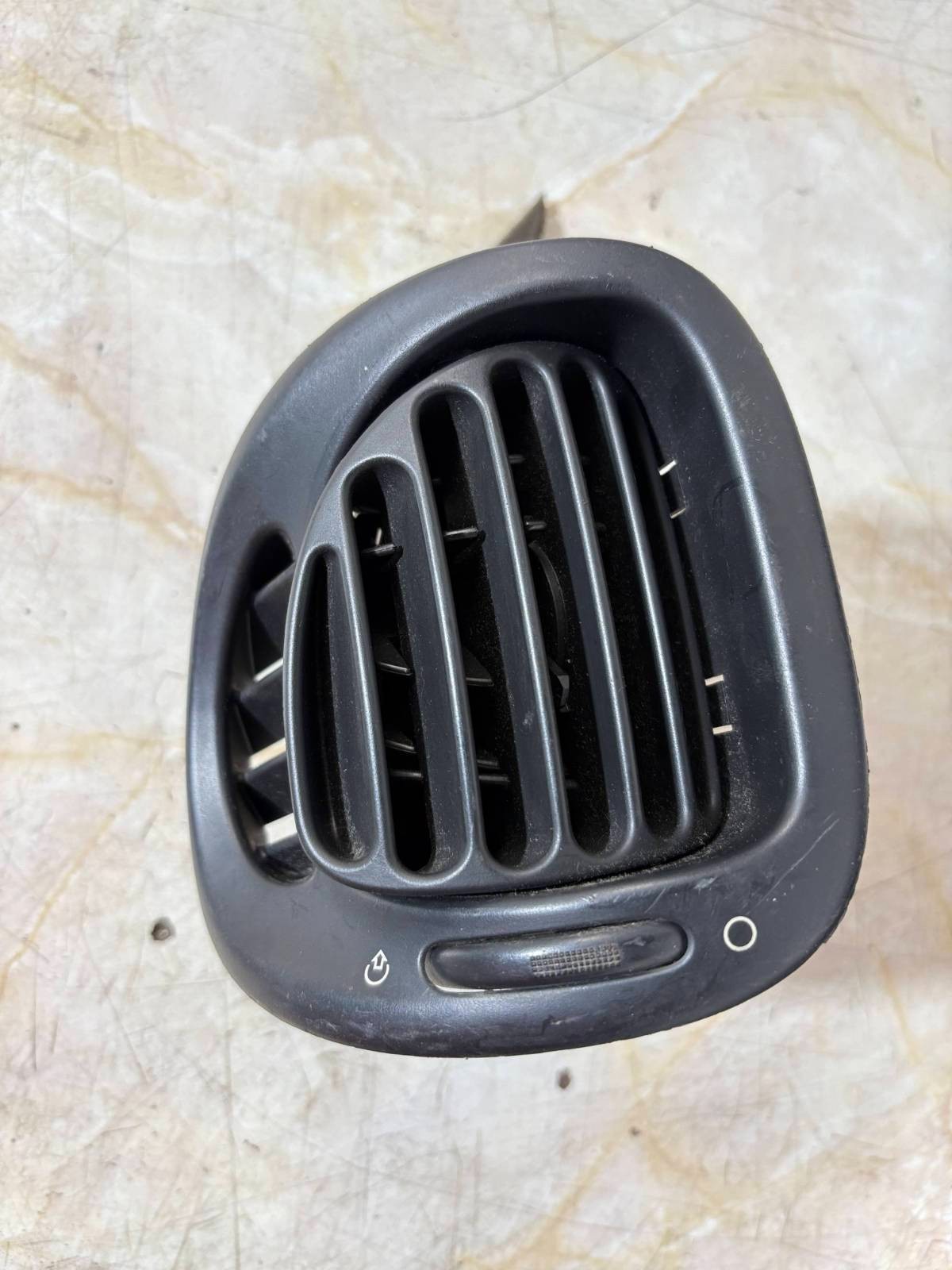 Citroen Xsara Picasso 2003 NSF PASSENGER FRONT LEFT AIR VENTS 9631280077