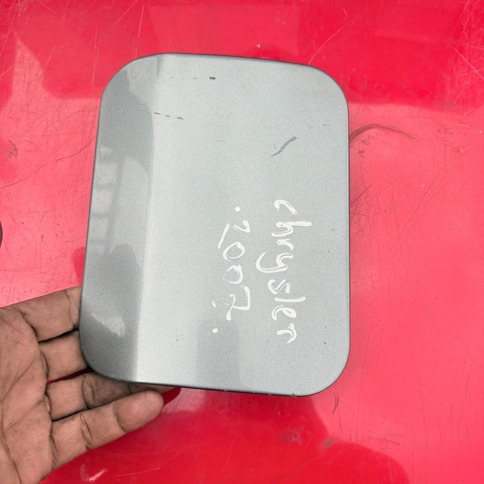 Fuel door Gas cover Tank cap (FUEL FILLER FLAP) for Chrysler 2007