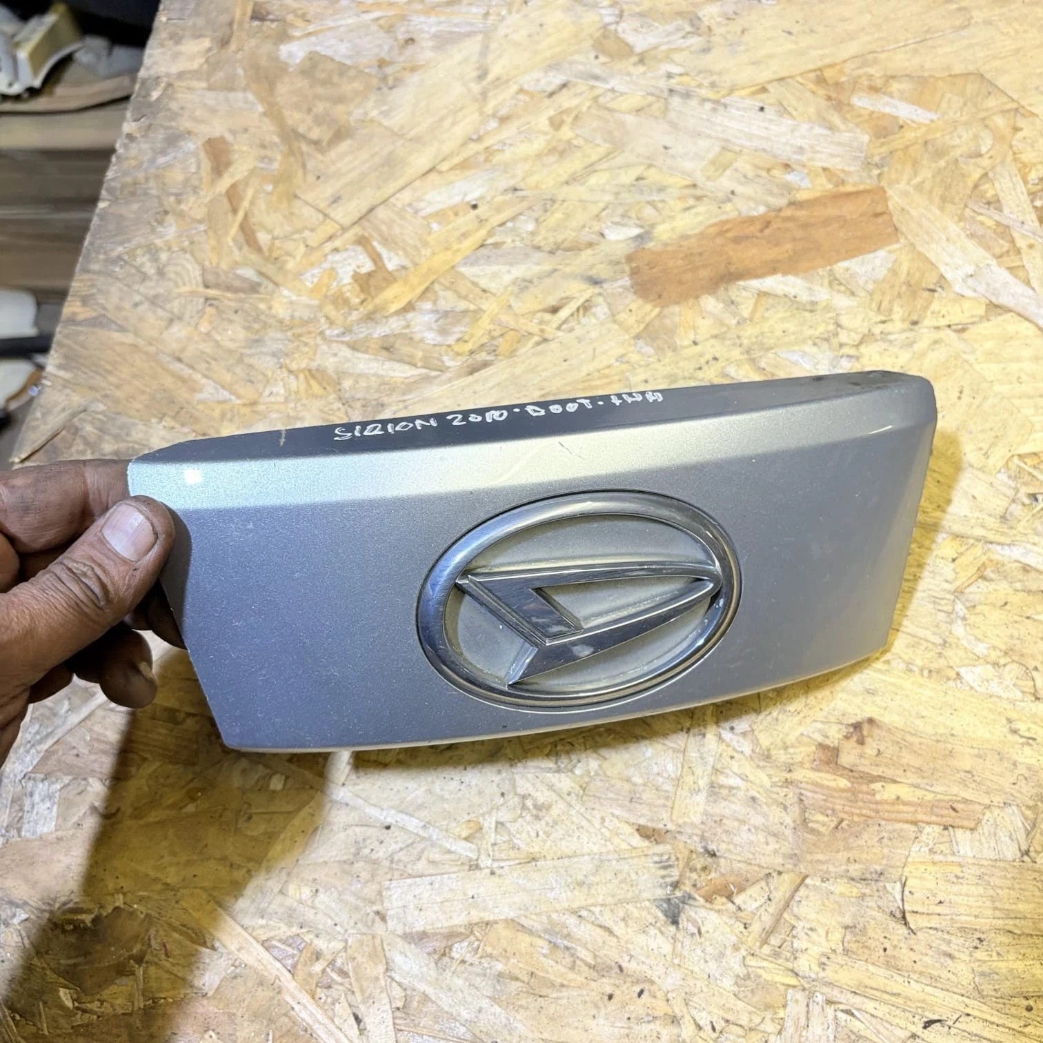 DAIHATSU SIRION M3 Tailgate Handle 69250B1050 1.3 Petrol 64kw 2010 692500050