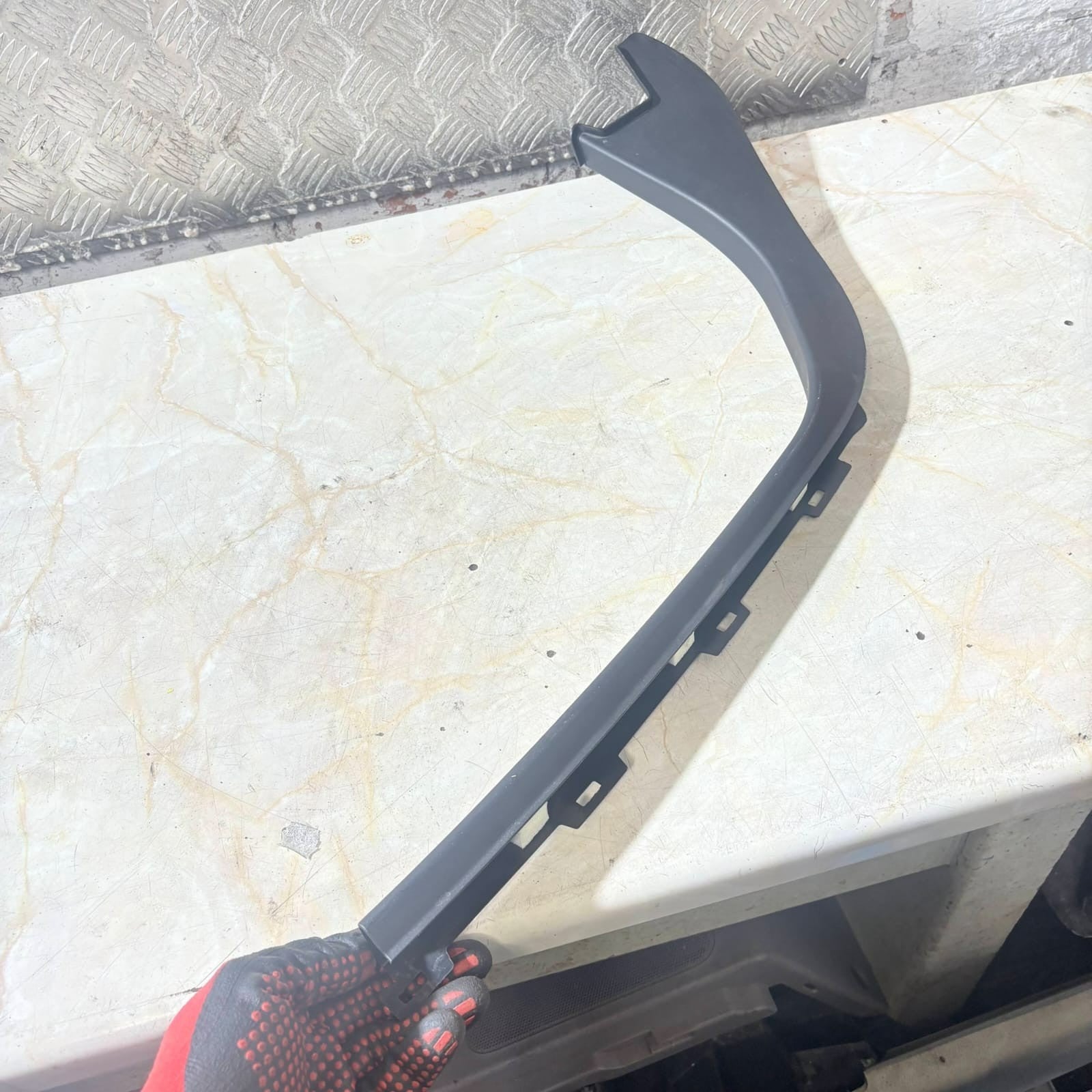 FORD FOCUS 2014 REAR DOOR SILL SCUFF UPPER MOULDING TRIM STRIP BM51-A254K07-ACW
