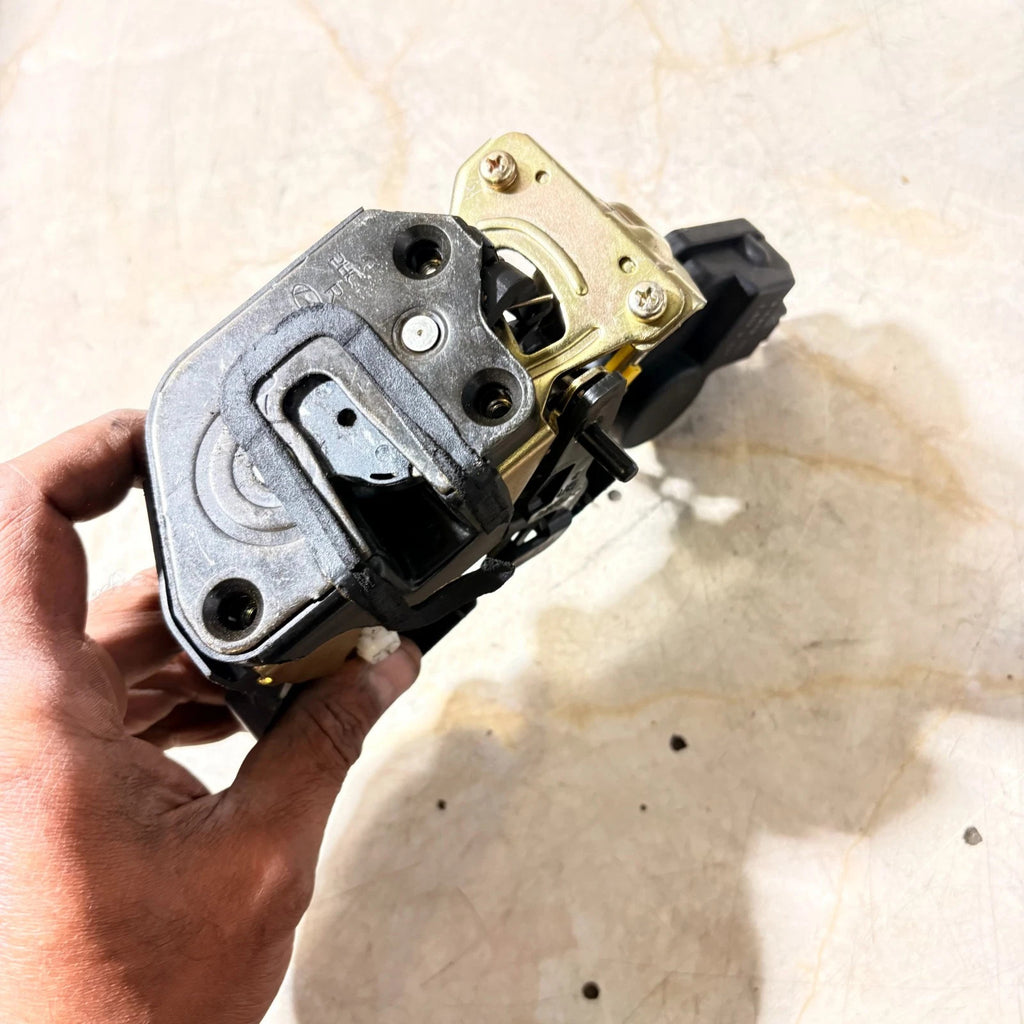 Hyundai Terracan 2001-2007 Rear Right Door Lock Latch Actuator 81420-H1020