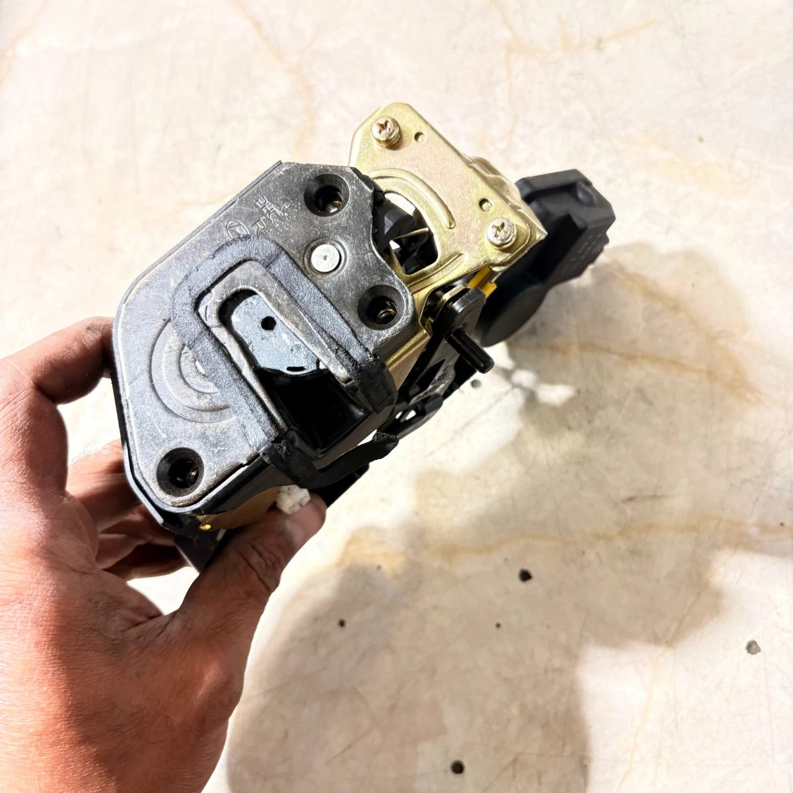 Hyundai Terracan 2001-2007 Rear Right Door Lock Latch Actuator 81420-H1020