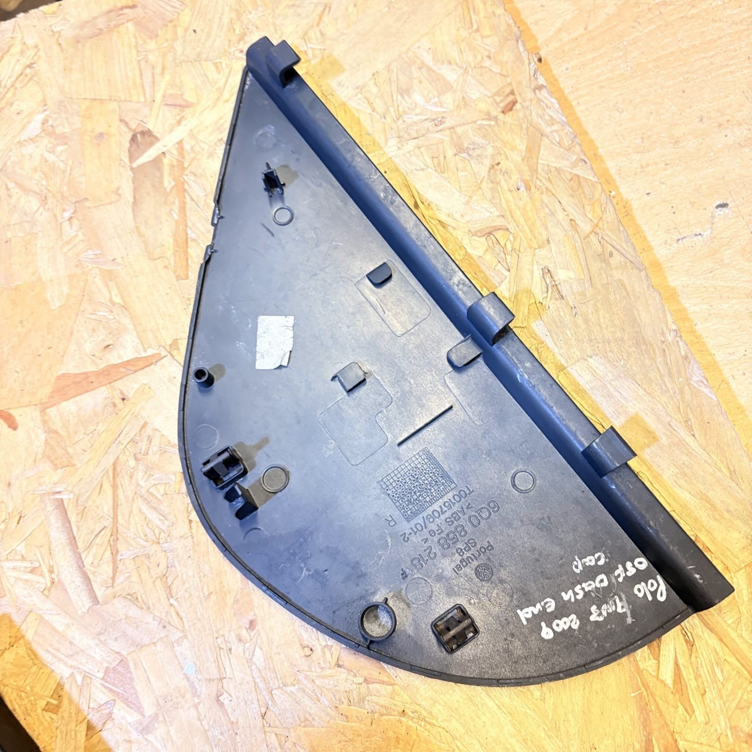 VW POLO 9N Driver Fornt Interior Parts 6Q0858218F 1.4 Diesel 59kw 2009 2885181