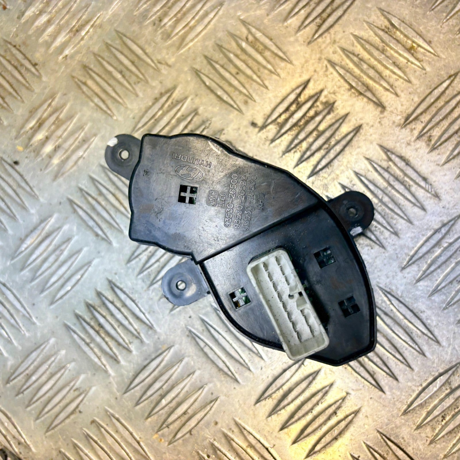Hyundai Santa Fe 2001-2006 Mirror Control + Door Lock Switch 93530-26500
