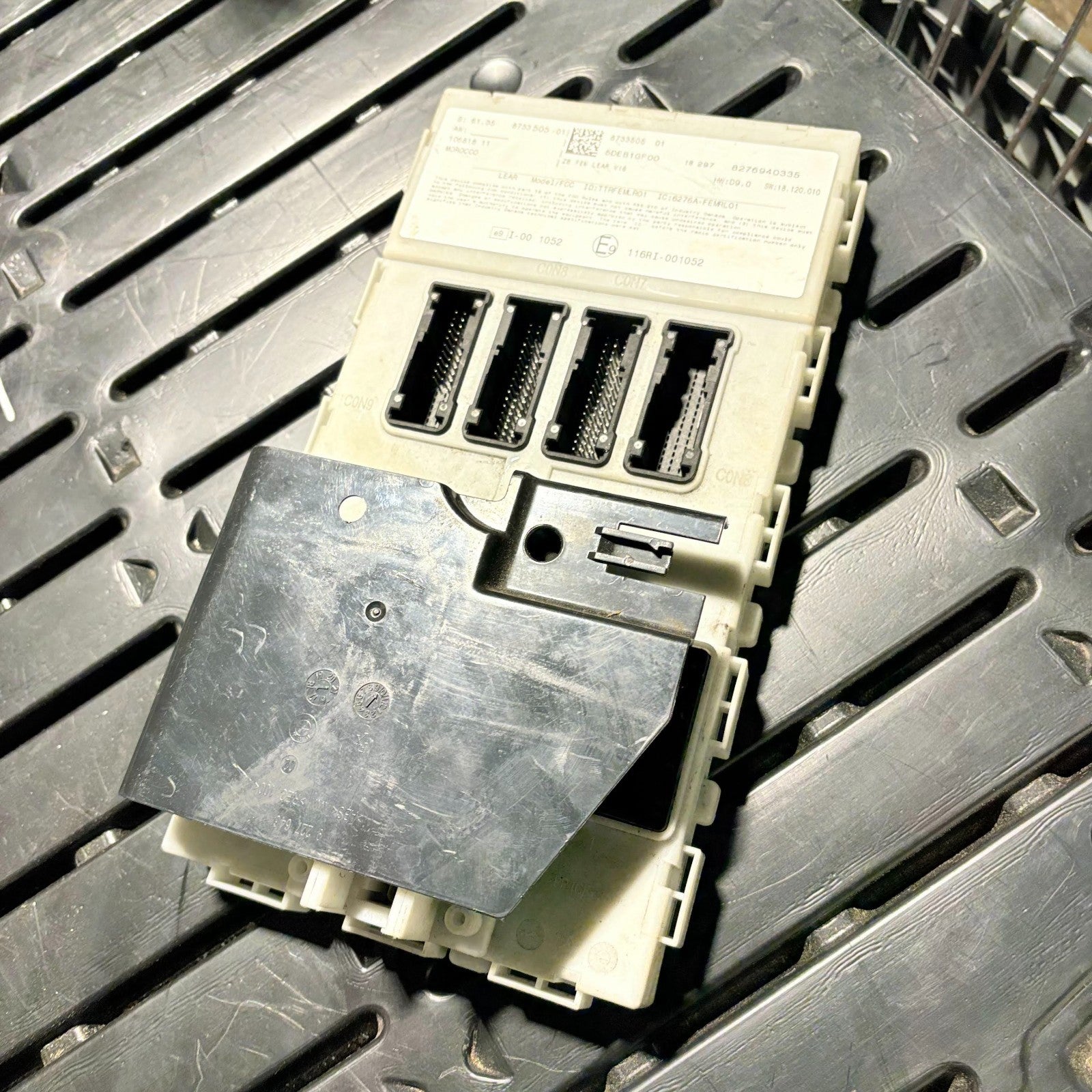 BMW FEM Fuse Box Front Electronic Module 8733505-01 F20 F22 F30 F32 2014-2020