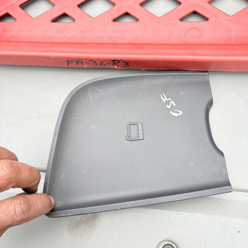 Porsche Cayenne 955/957 03-10 Coolant Expansion Tank Cover Trim 7L5806100A