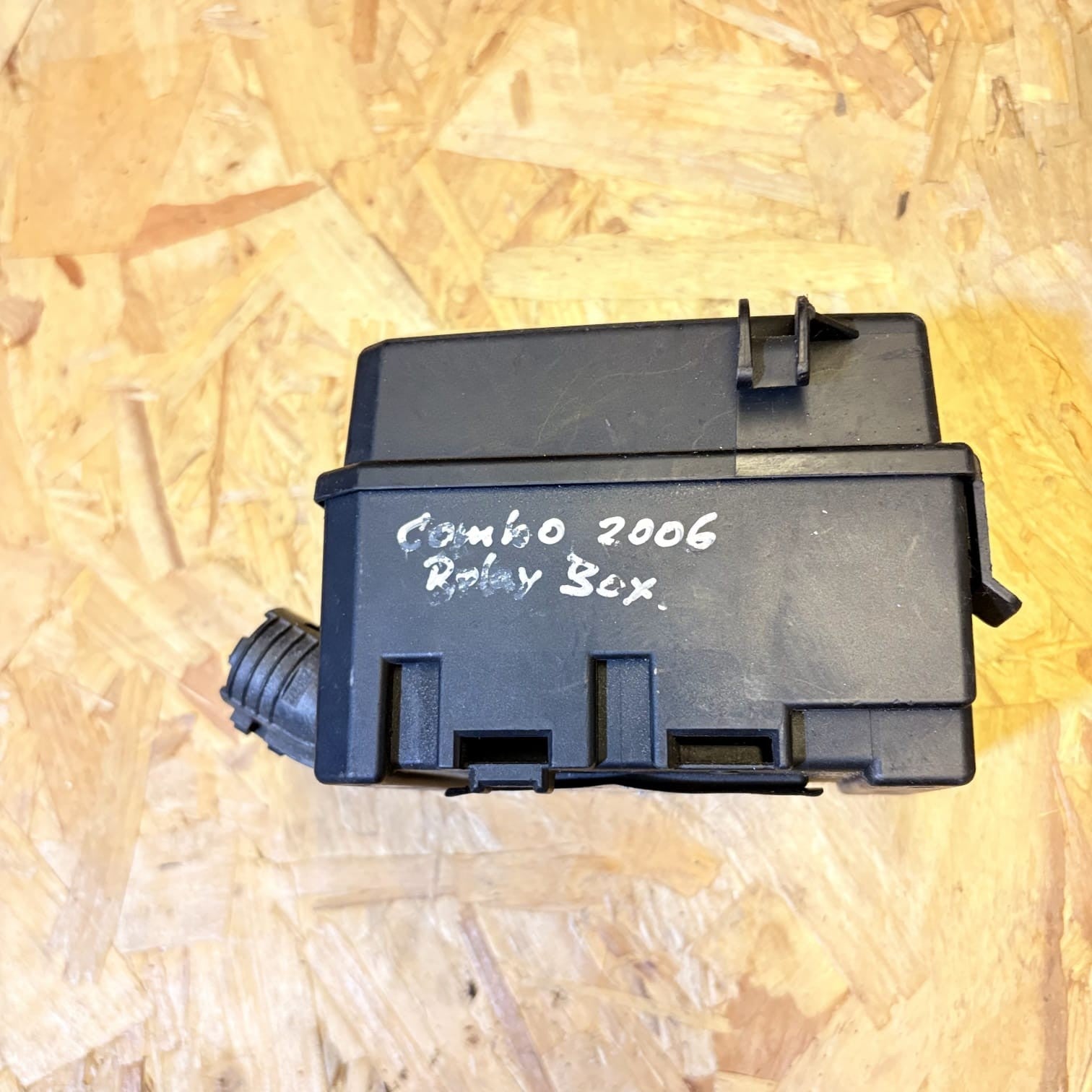VAUXHALL COMBO CORSA 2006 FUSE BOX 13106985
