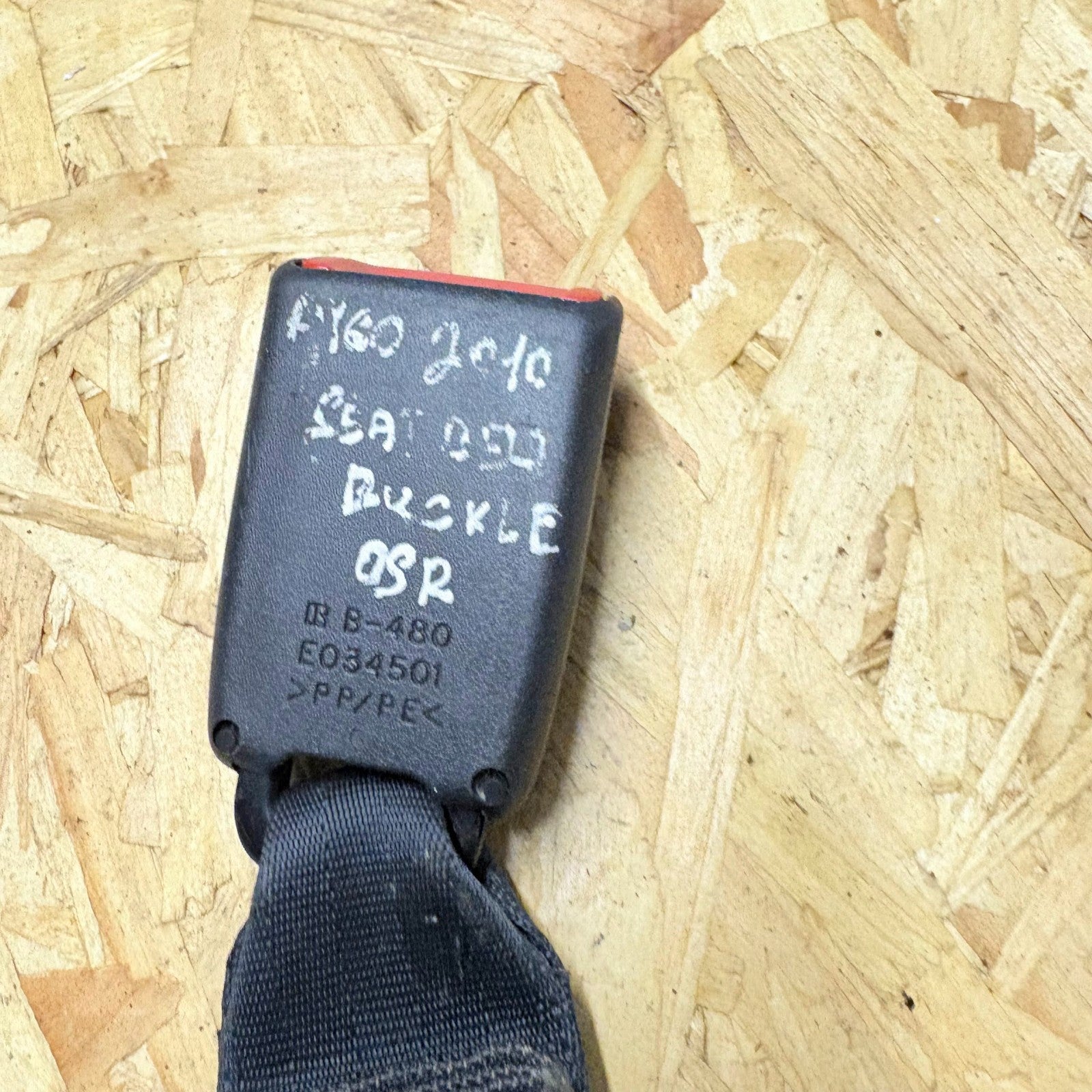 TOYOTA AYGO 107 (05-14) REAR RIGHT SEAT BELT STALK E034501