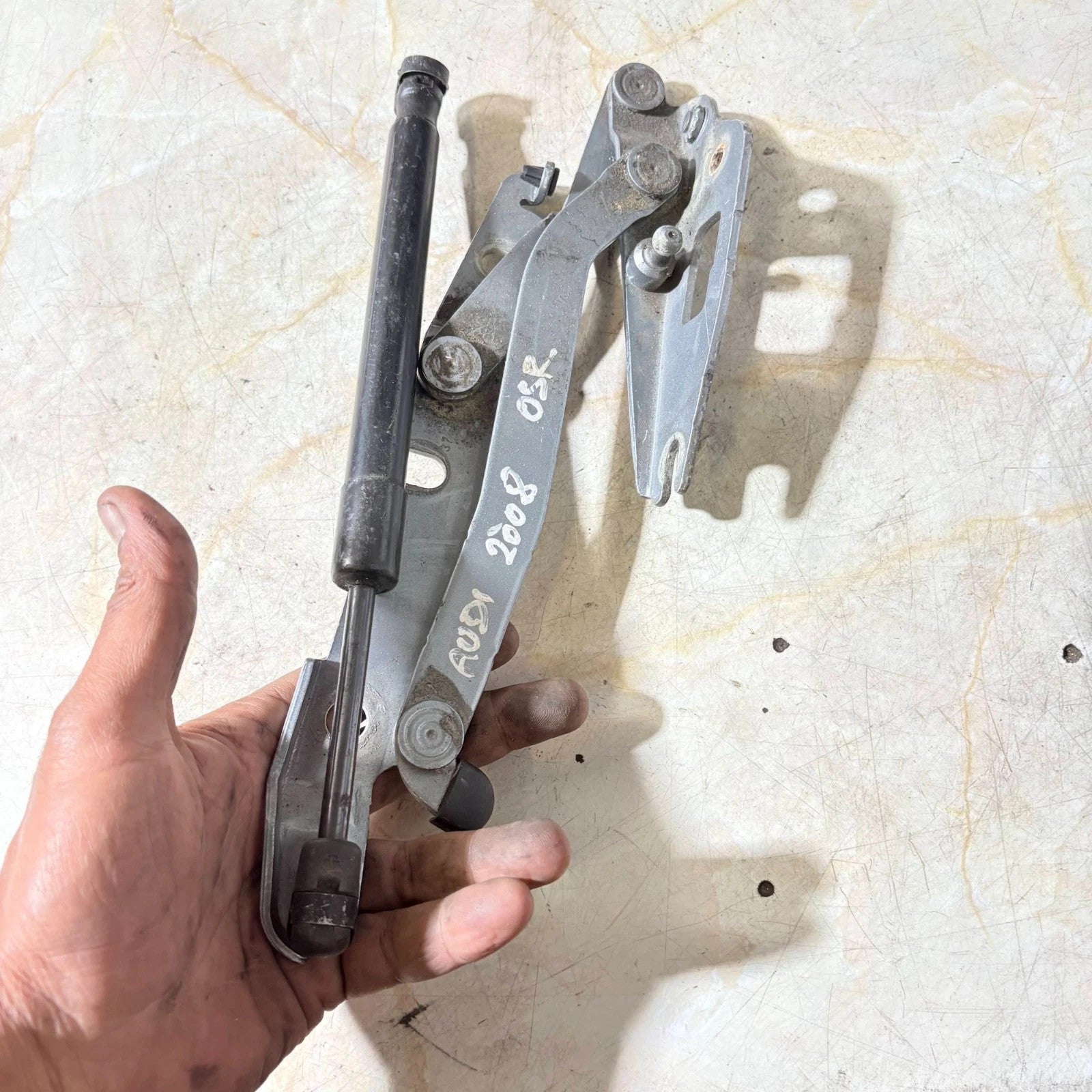 Audi A4/S4 B6/B7 2002-2008 RS4 2007-2008 Boot Lid Hinge OSR Gas Strut 8E5827302G