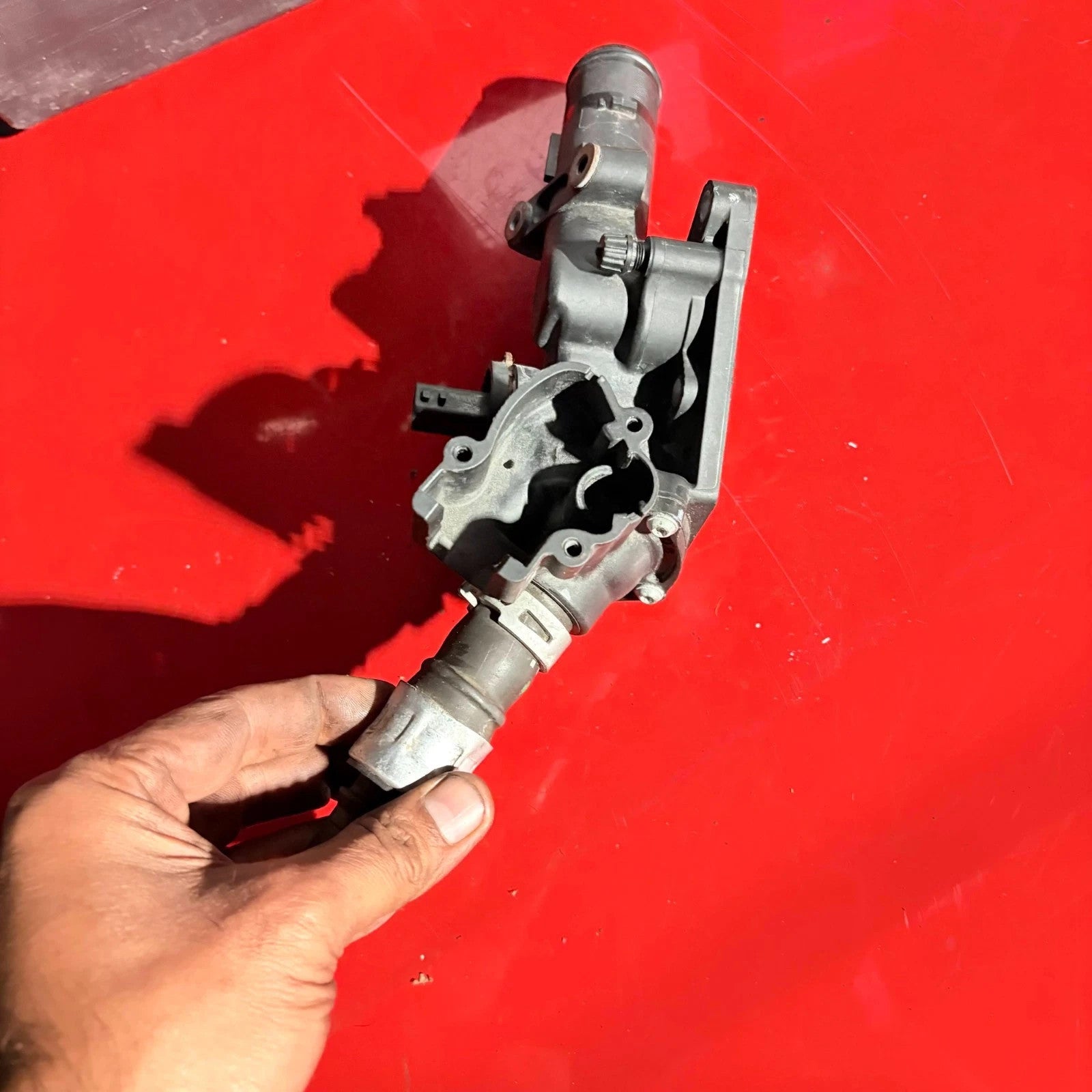 Nissan Juke 2014 thermostat housing 110609813R