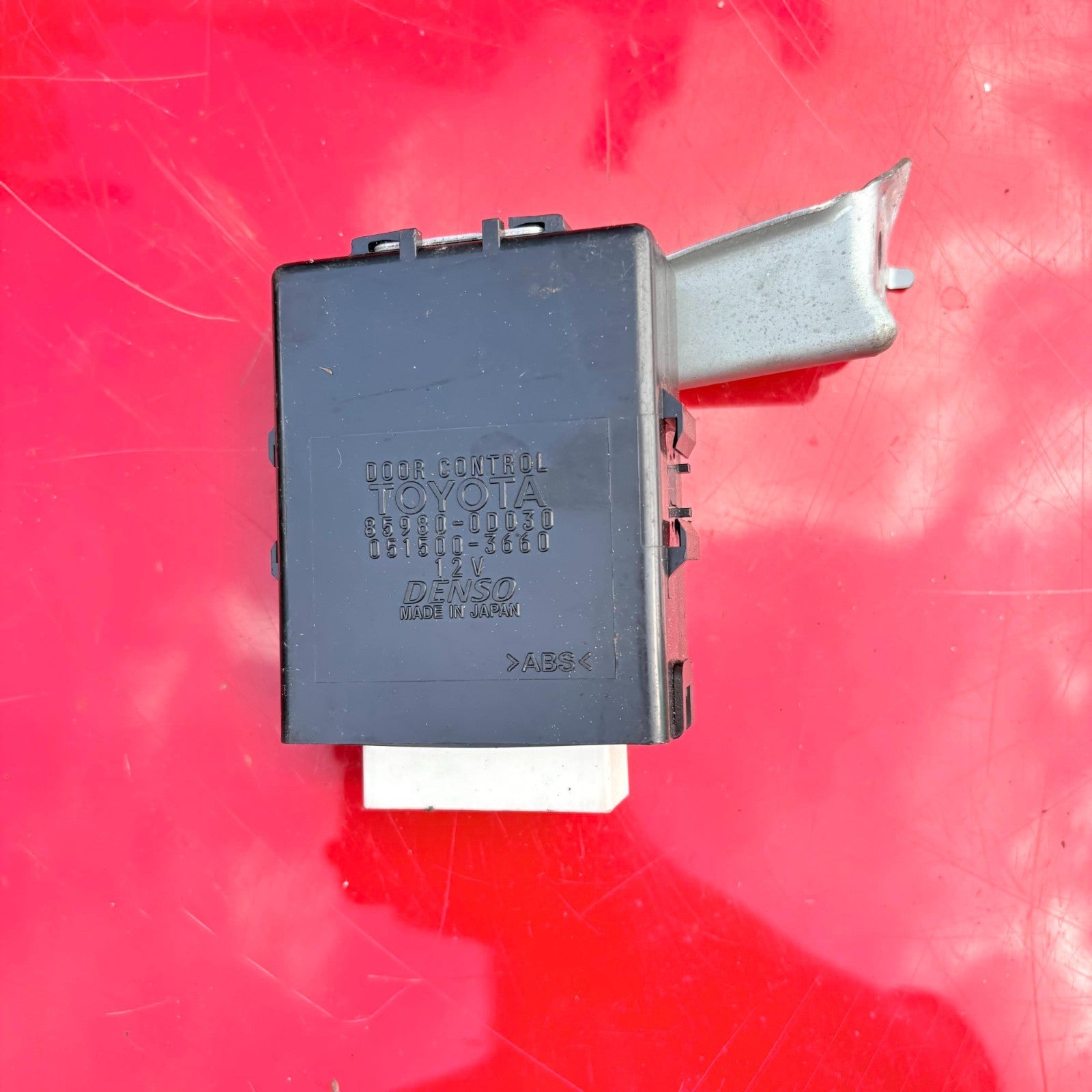TOYOTA YARIS 1.3 SR DOOR CONTROL MODULE DCM 85980-00030 1999-2005