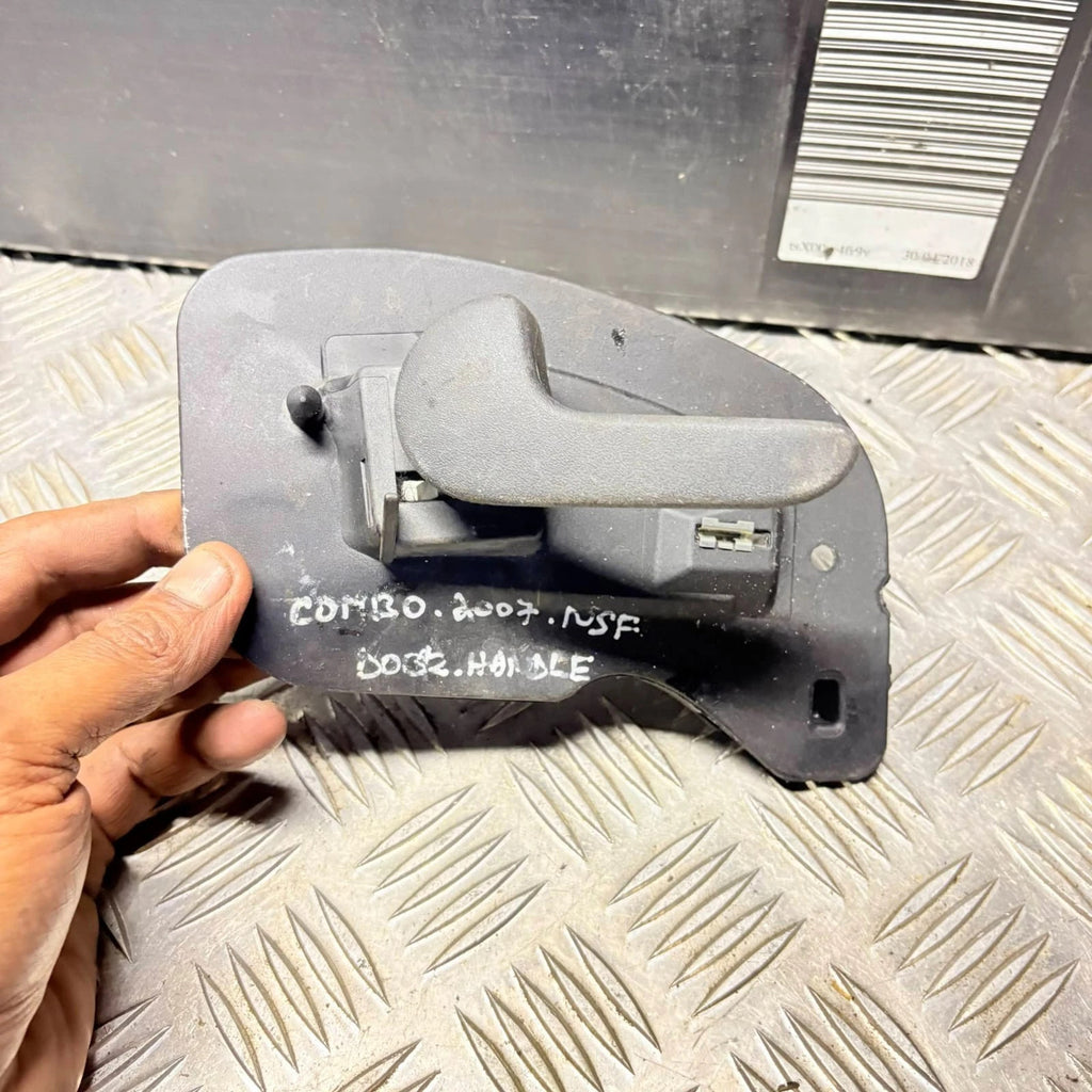 Vauxhall Combo C 02-12 Corsa C 00-07 LH Front Interior Door Handle 13104263
