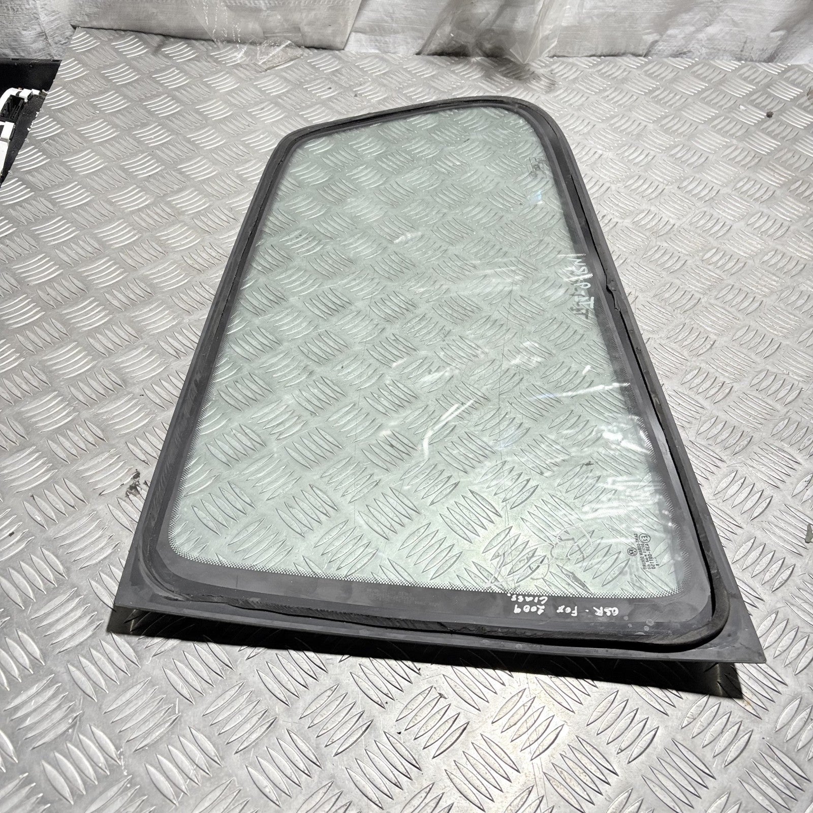 VW Fox 2005-2012 Rear Right/OSR Fixed Quarter Window Glass 5Z3845302C