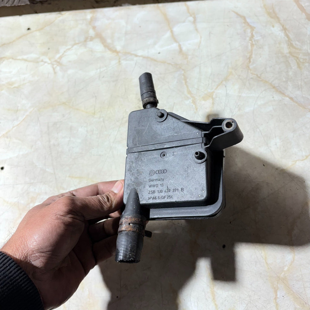 Audi A3/S3 8L 1997-2000 Power Steering Fluid Reservoir Tank 1J0422371B