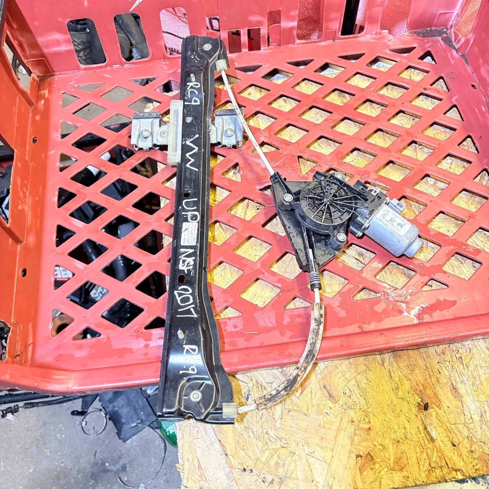 VOLKSWAGEN UP 2017 LEFT FRONT WINDOW REGULATOR 1S0959802