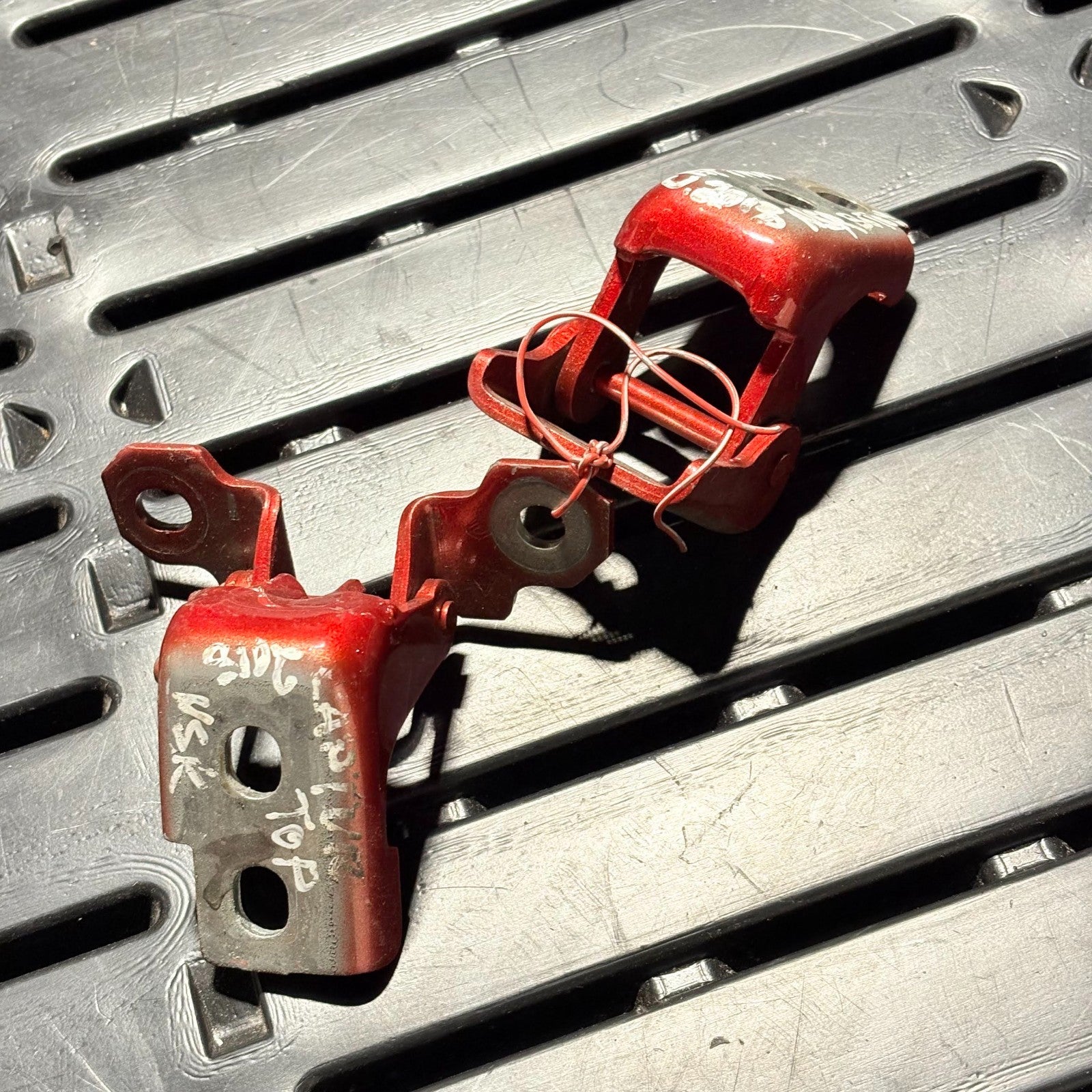 Renault Captur Mk1 2013-2019 Left Passenger N/S/R Rear Bottom Door Hinge Pair