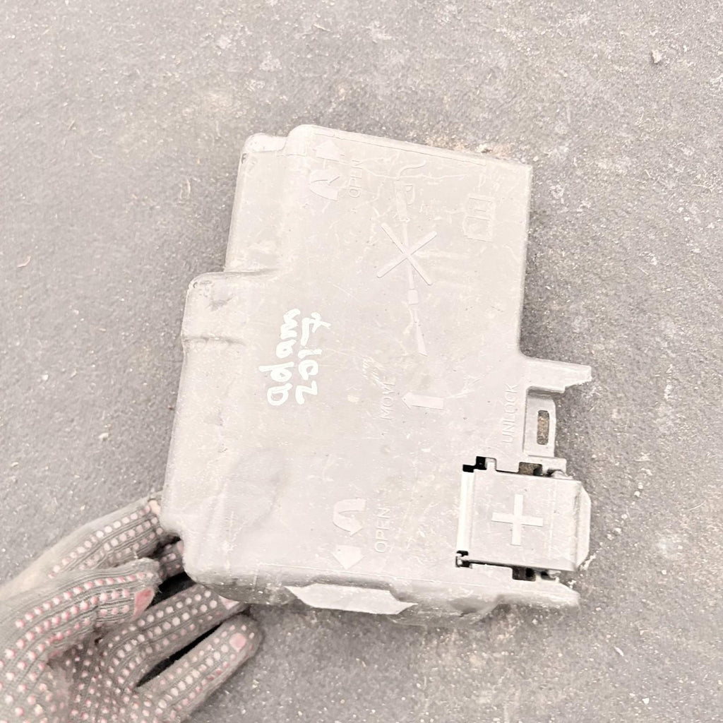 2017 Vauxhall Adam Battery Terminal Fuse Box 525230582